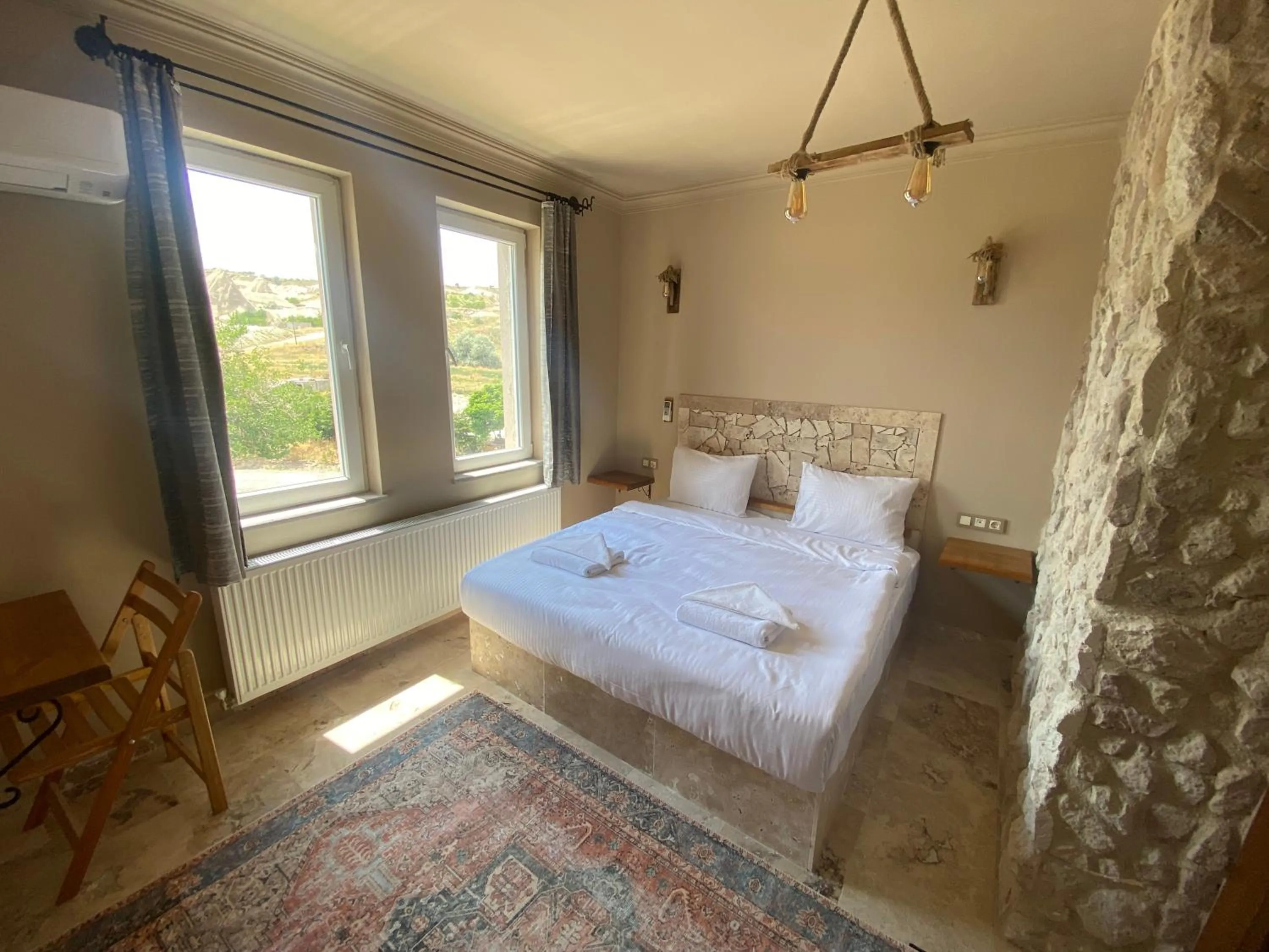 Photo of the whole room, Bed in Ala Stone House