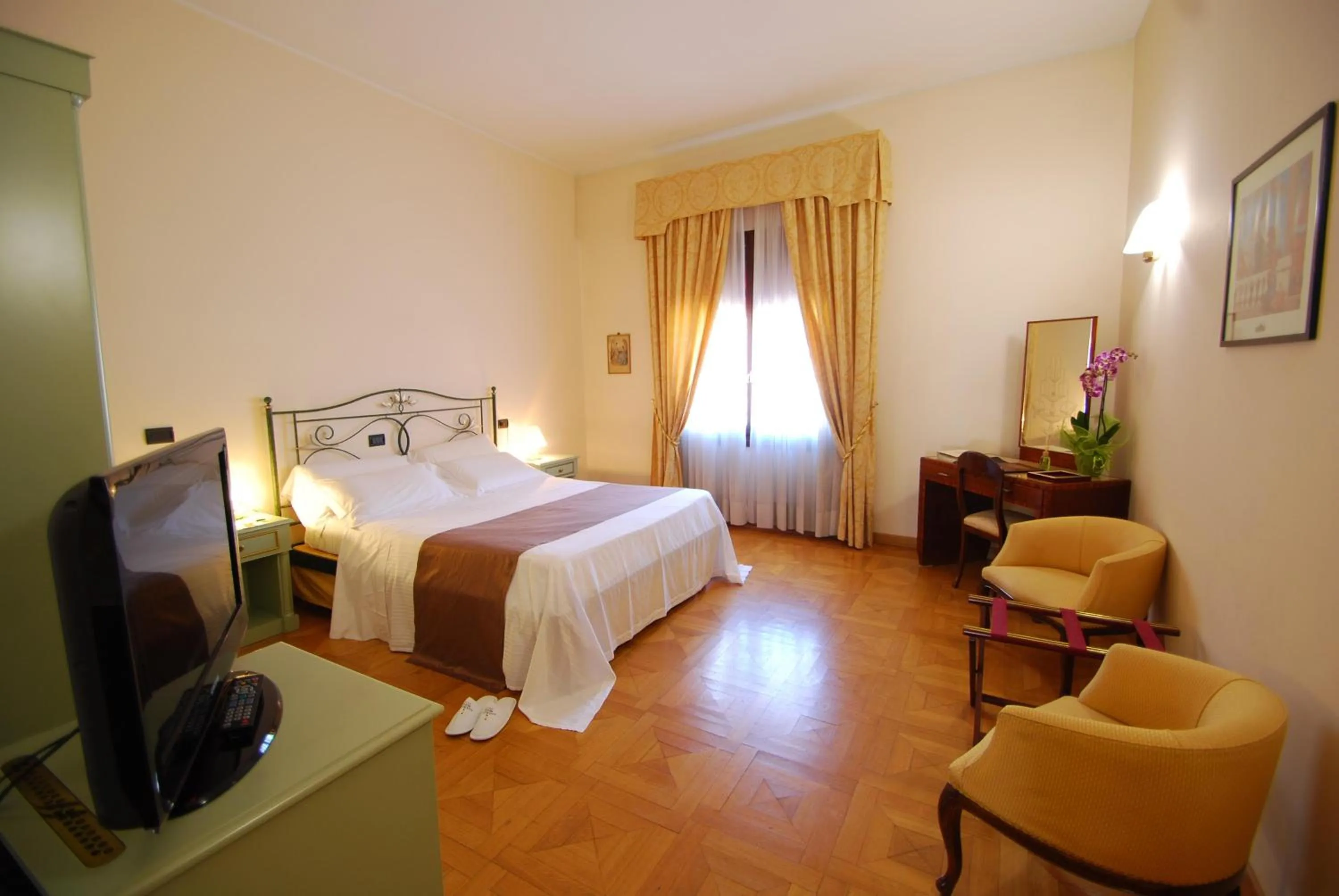 Bedroom, Bed in Alla Rocca Hotel Conference & Restaurant