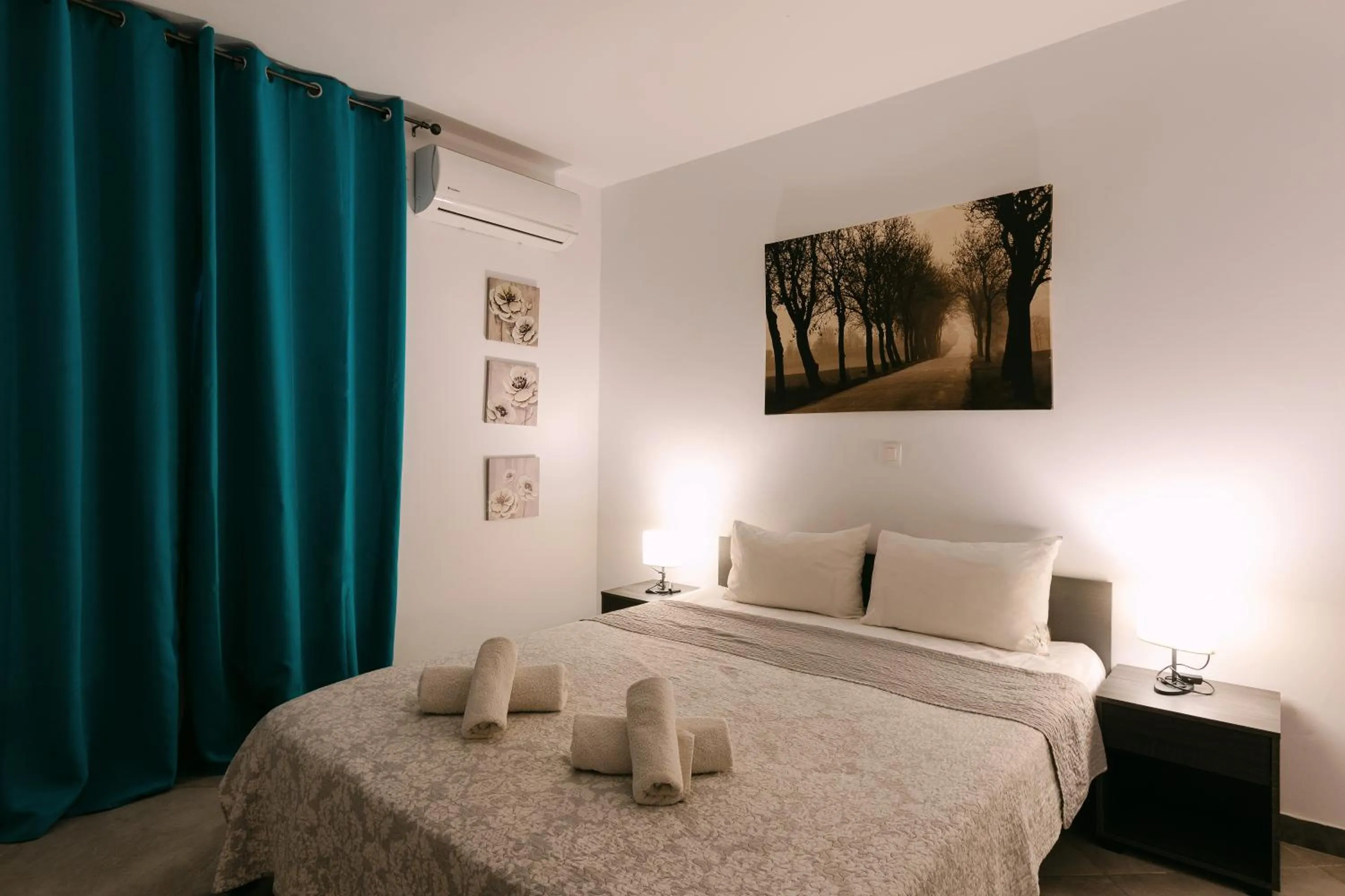 Bedroom, Bed in White Element