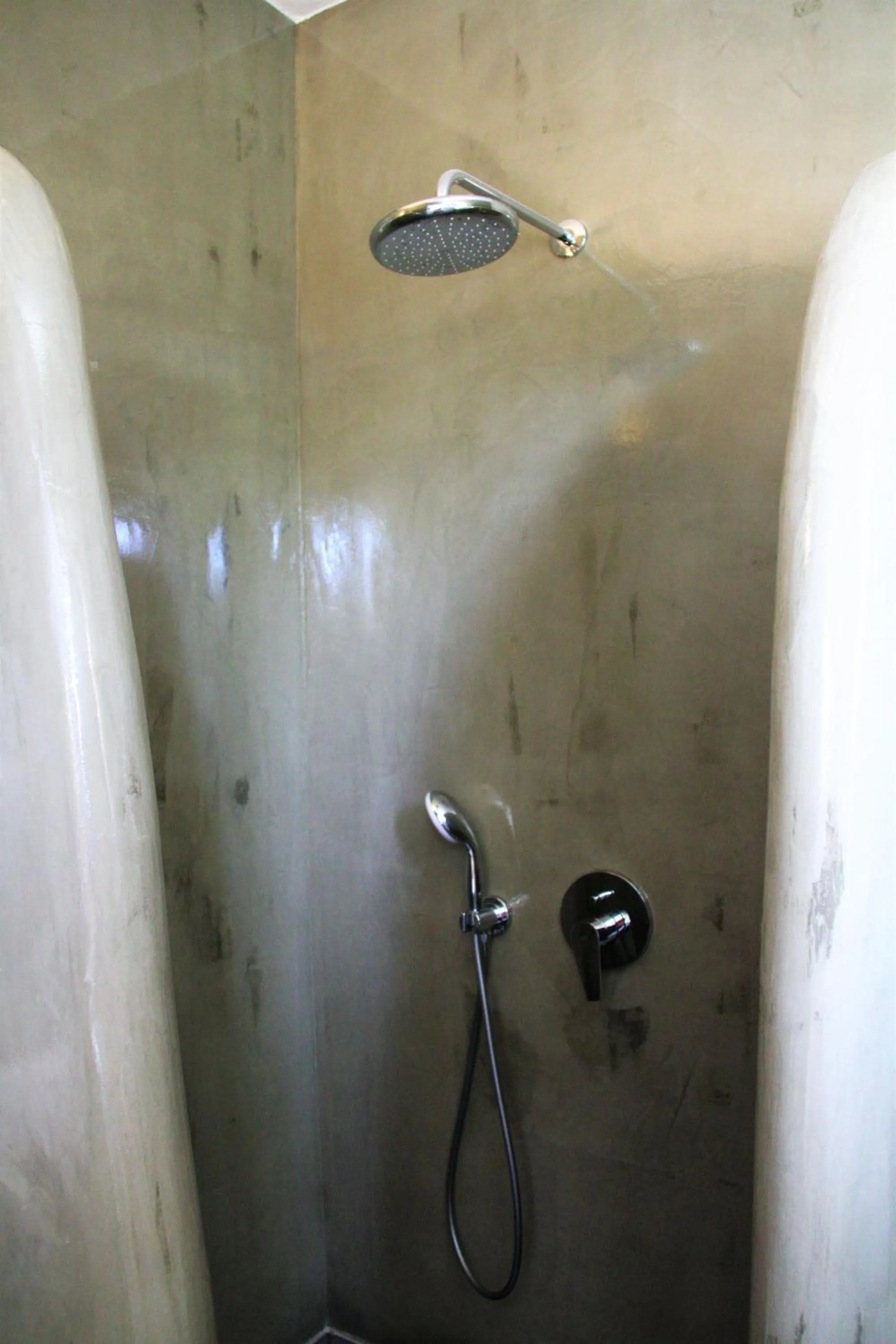 Bathroom in White Element