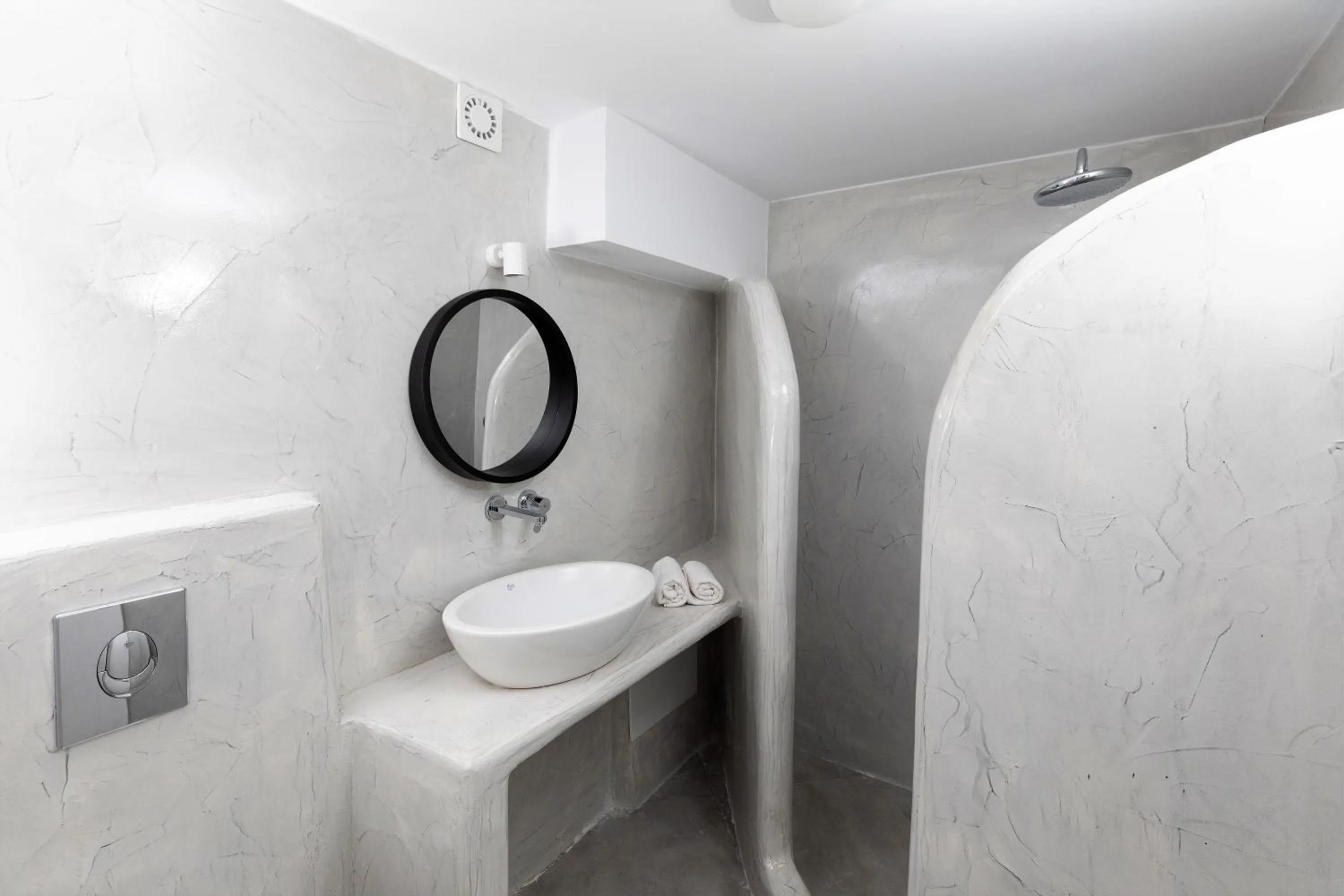 Bathroom in White Element