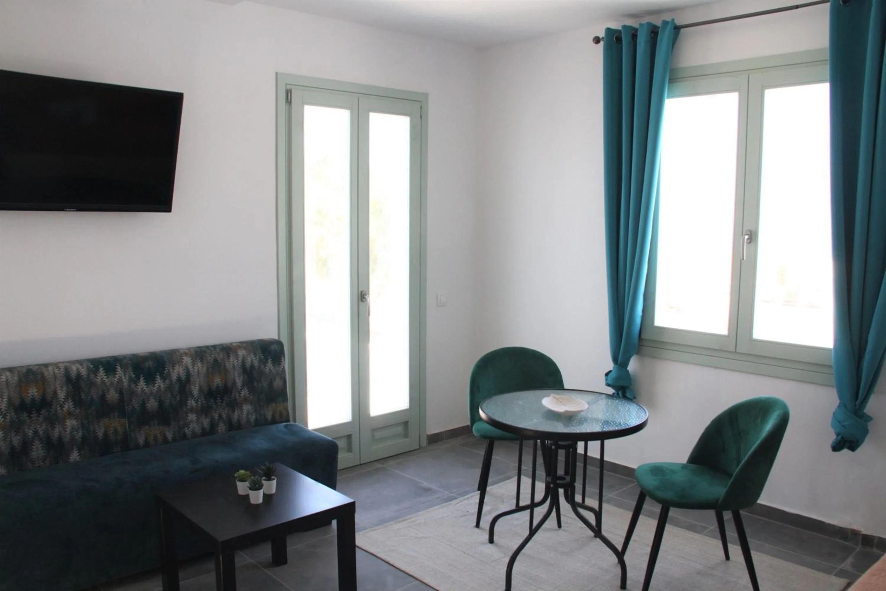 Living room in White Element