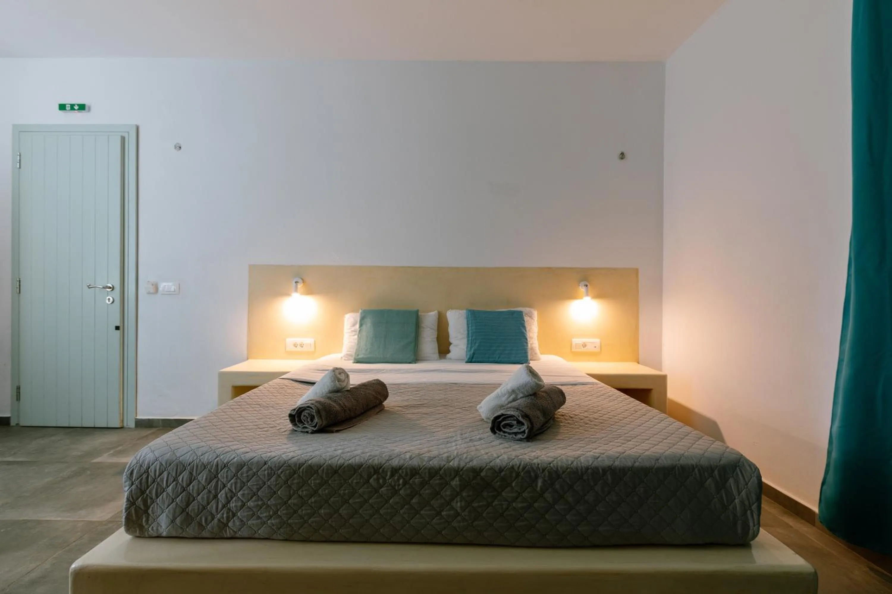 Bed in White Element