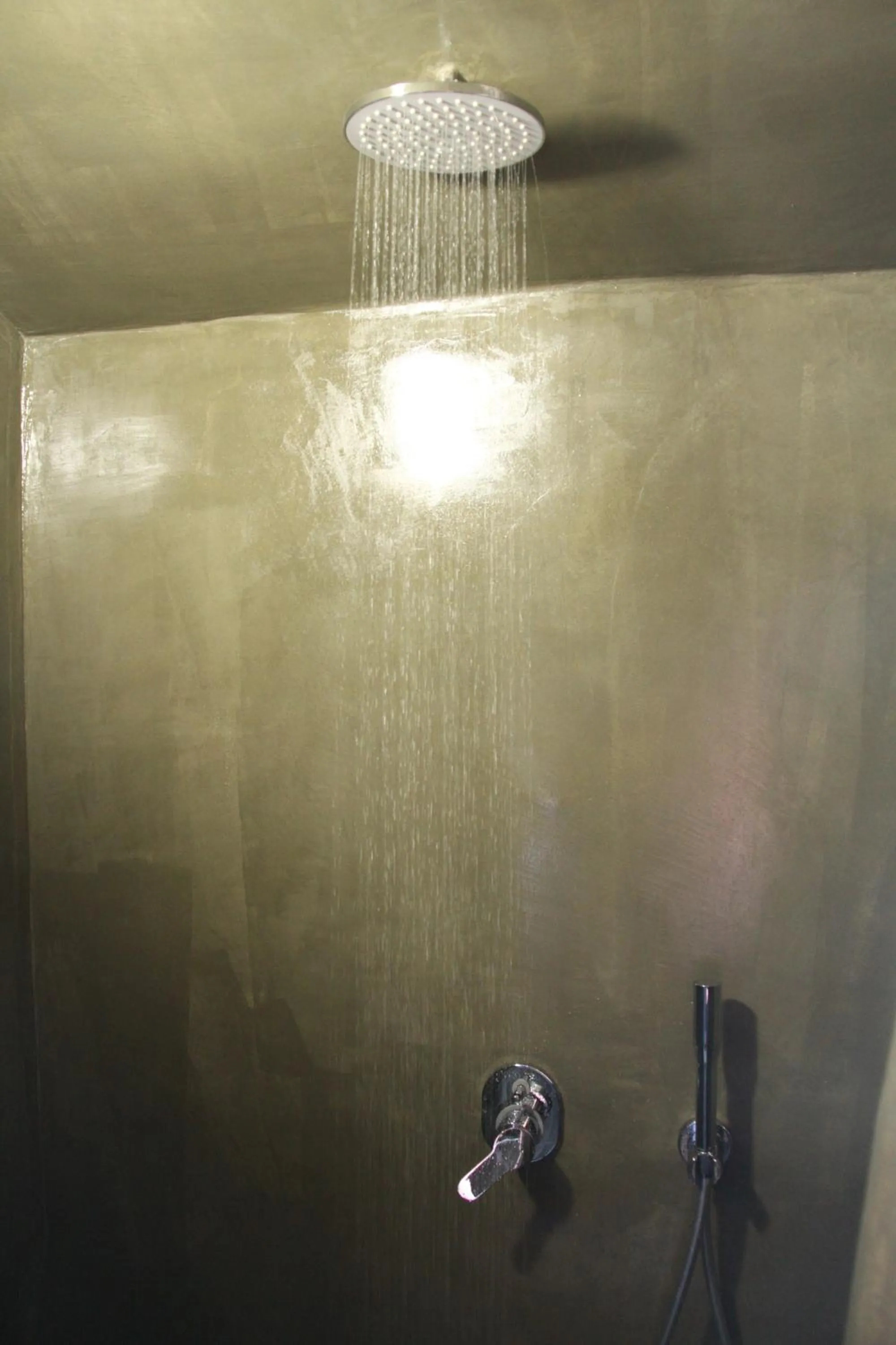 Bathroom in White Element