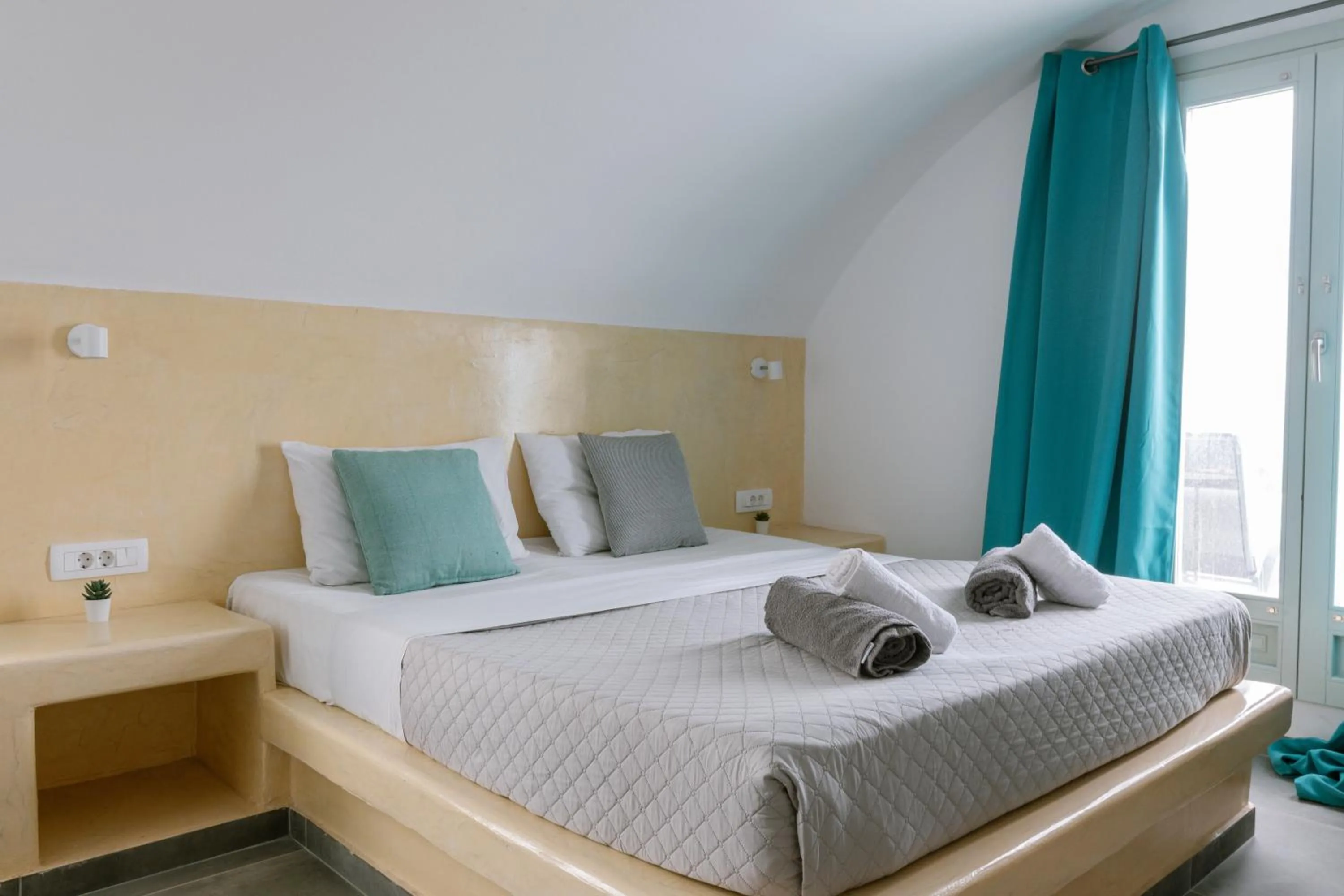 Bedroom, Bed in White Element