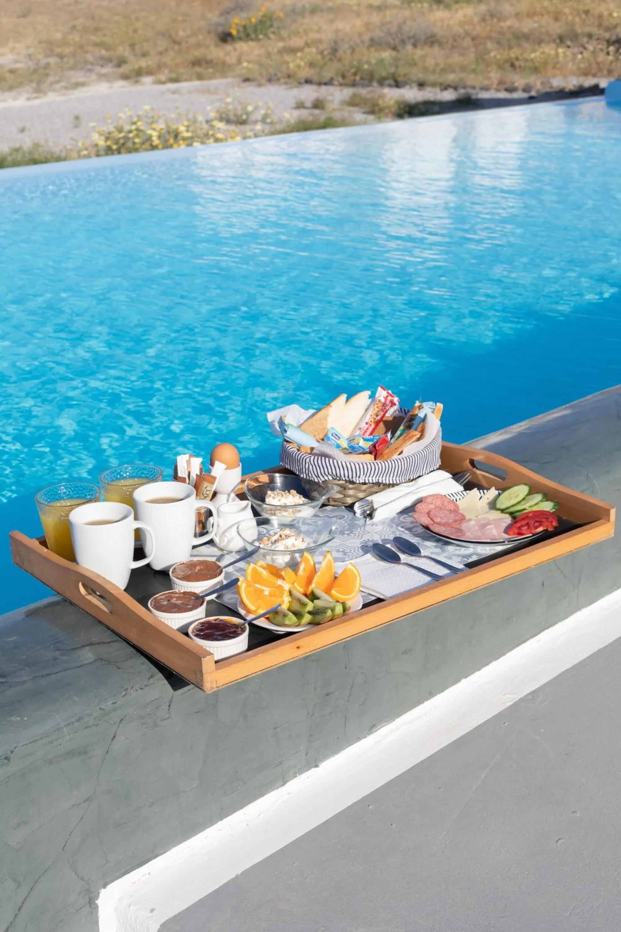 Continental breakfast in White Element