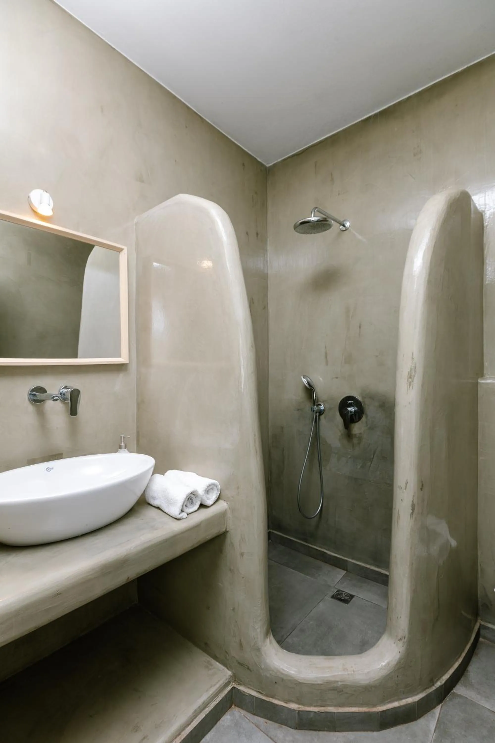 Bathroom in White Element