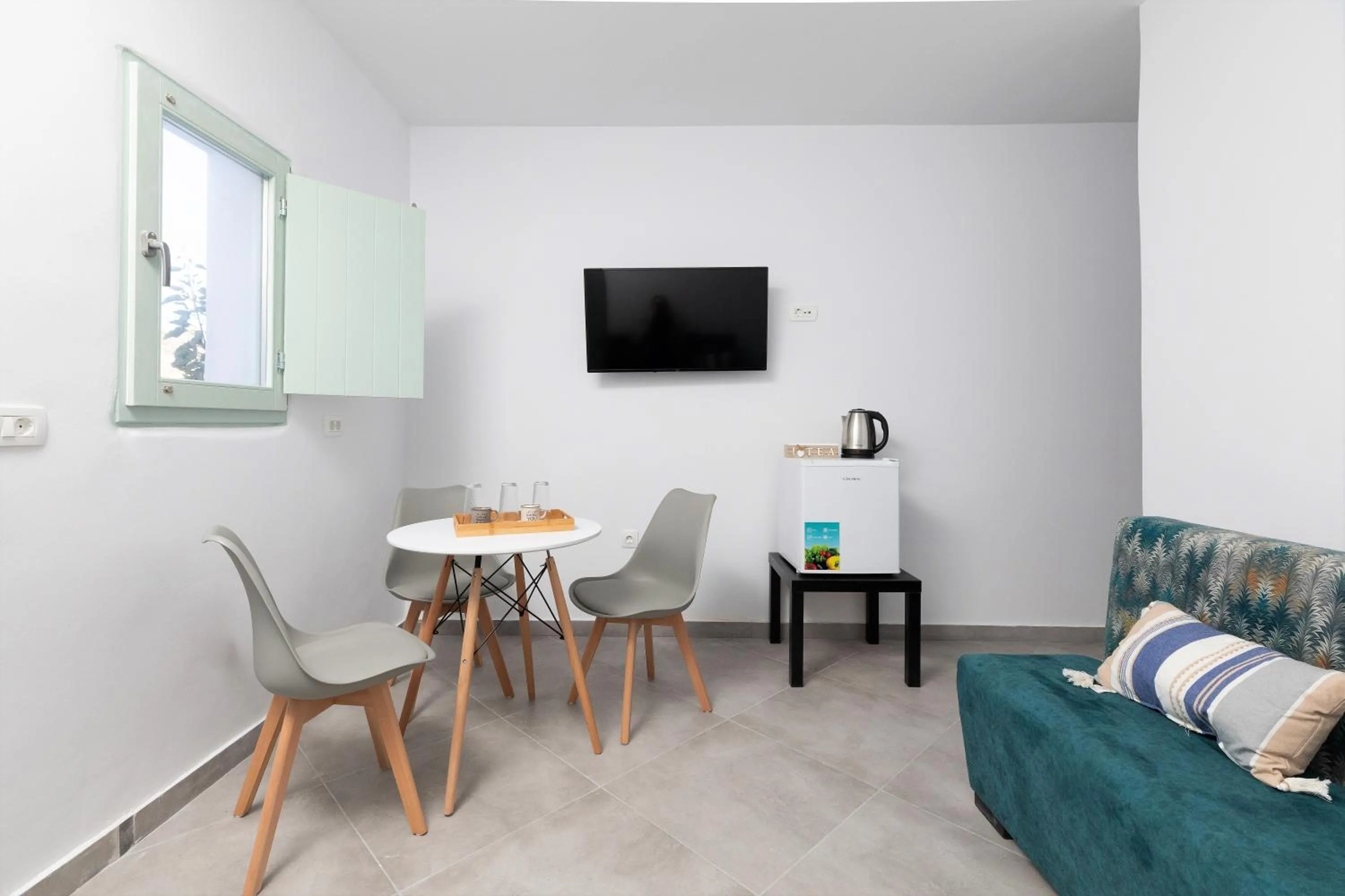 Living room in White Element