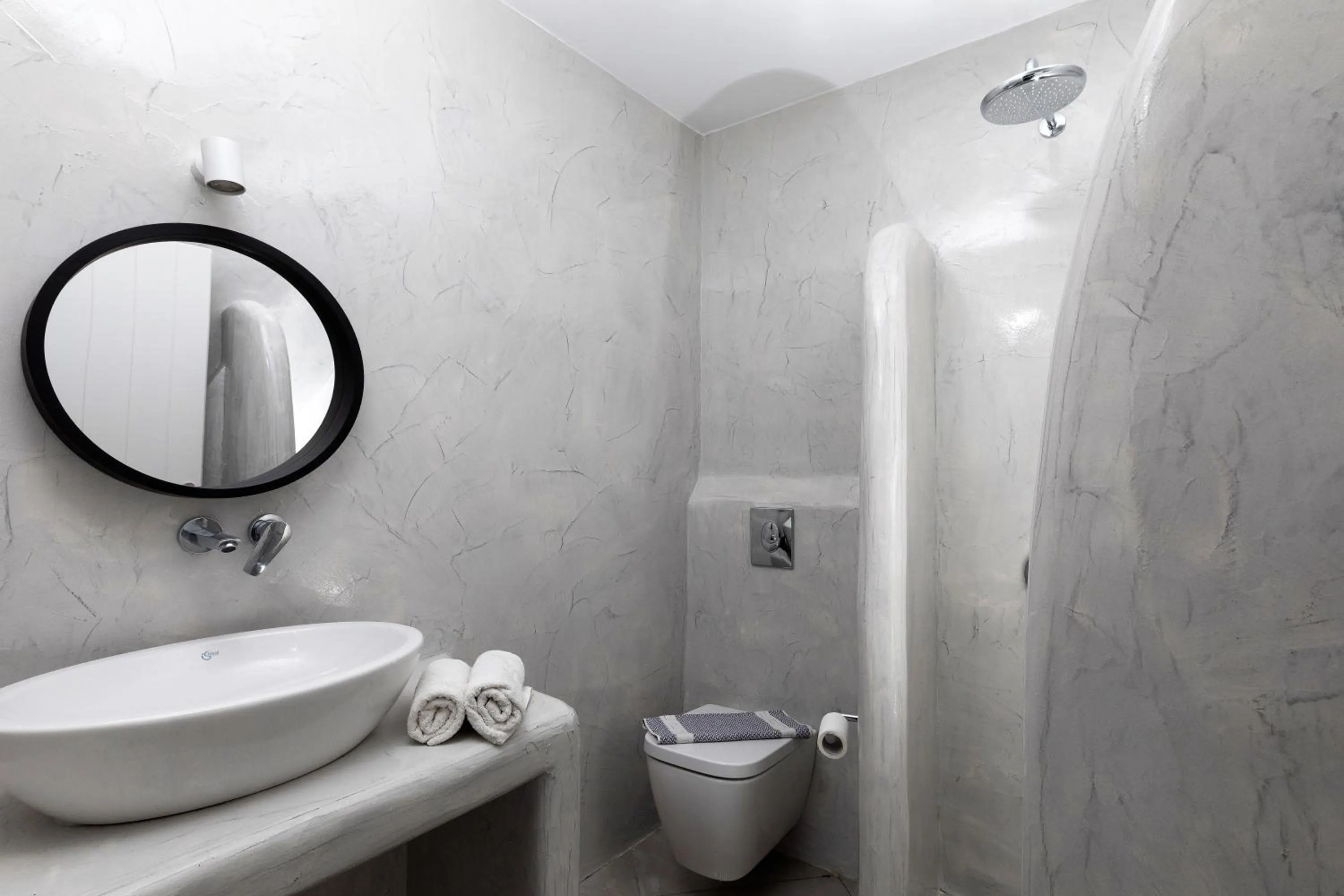 Bathroom in White Element