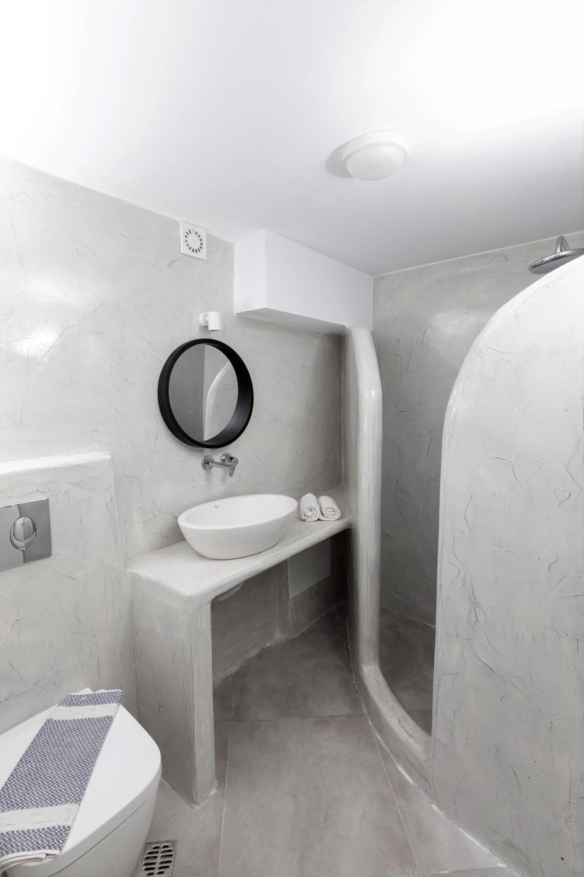 Bathroom in White Element