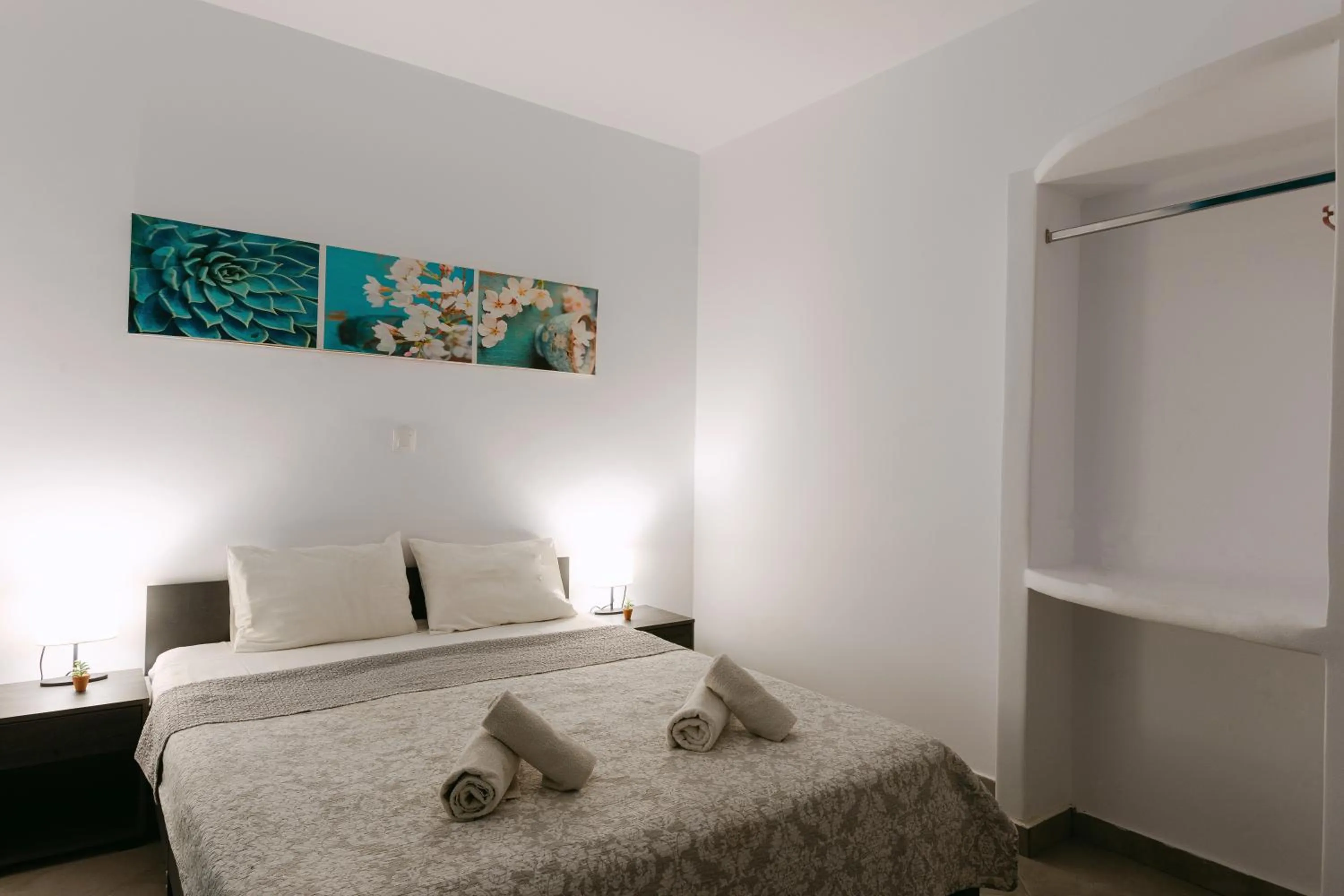 Bedroom, Bed in White Element