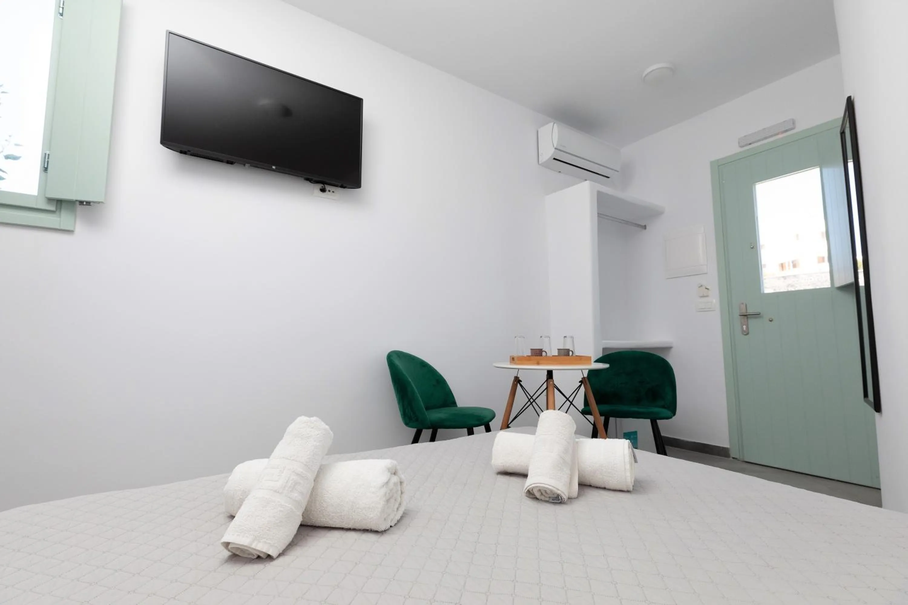 TV and multimedia in White Element