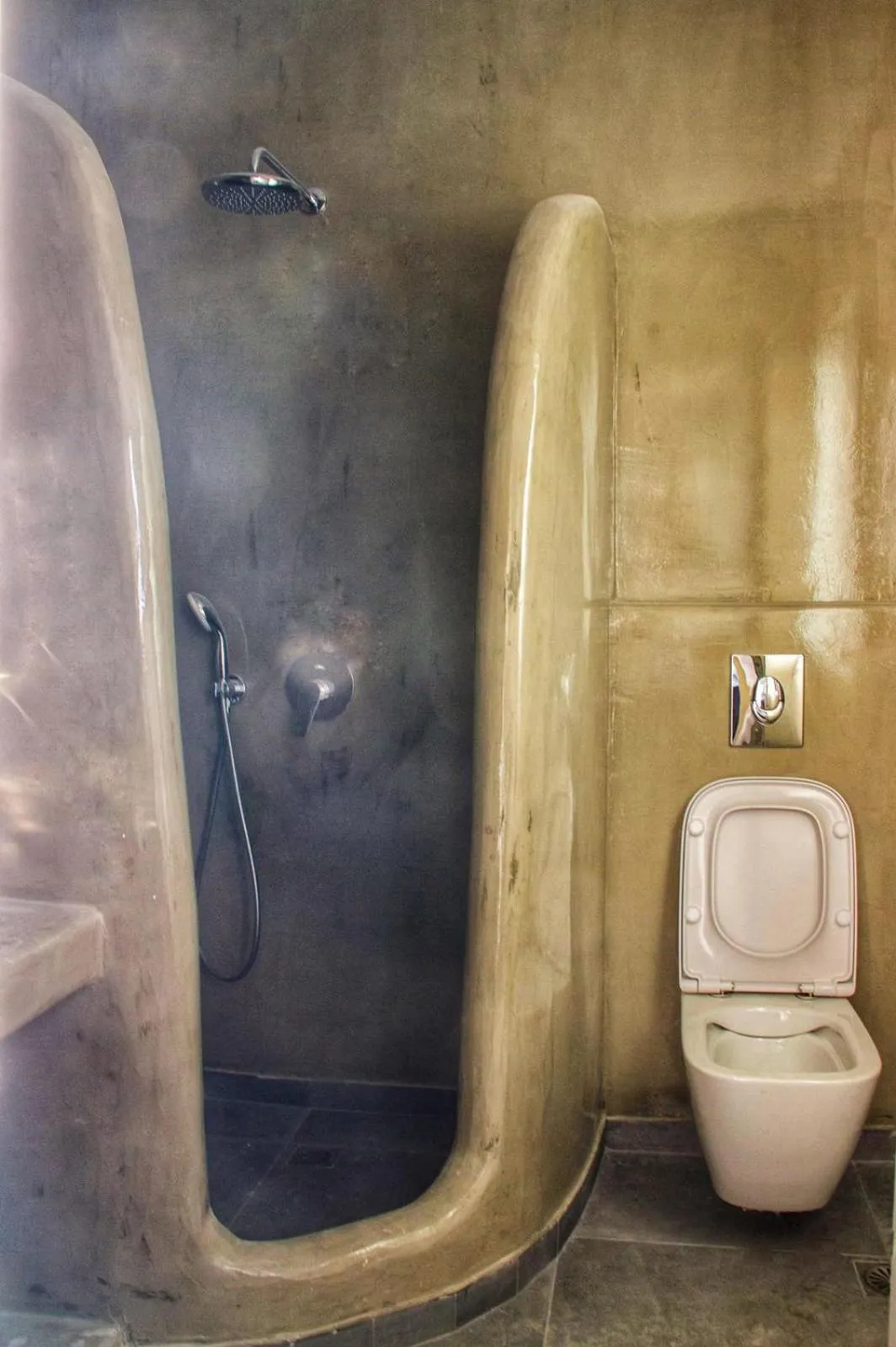 Bathroom in White Element