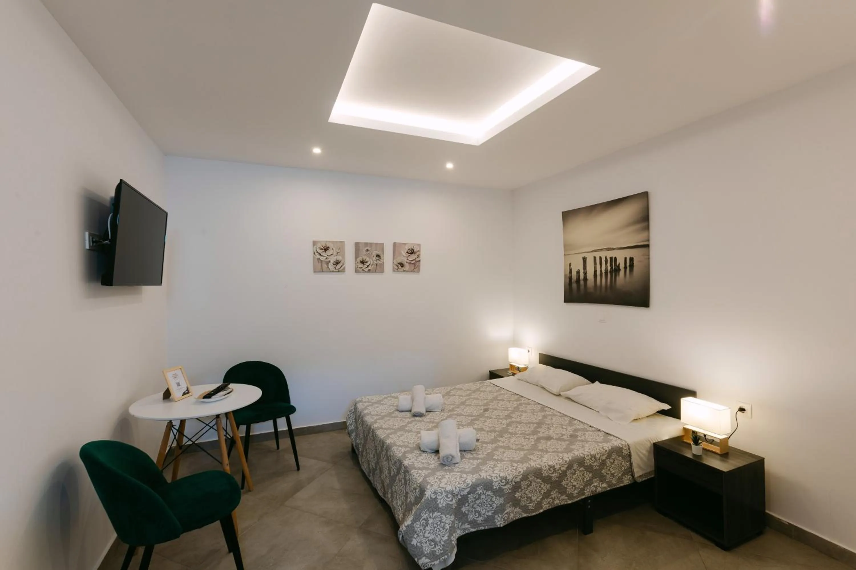 Bedroom, Bed in White Element