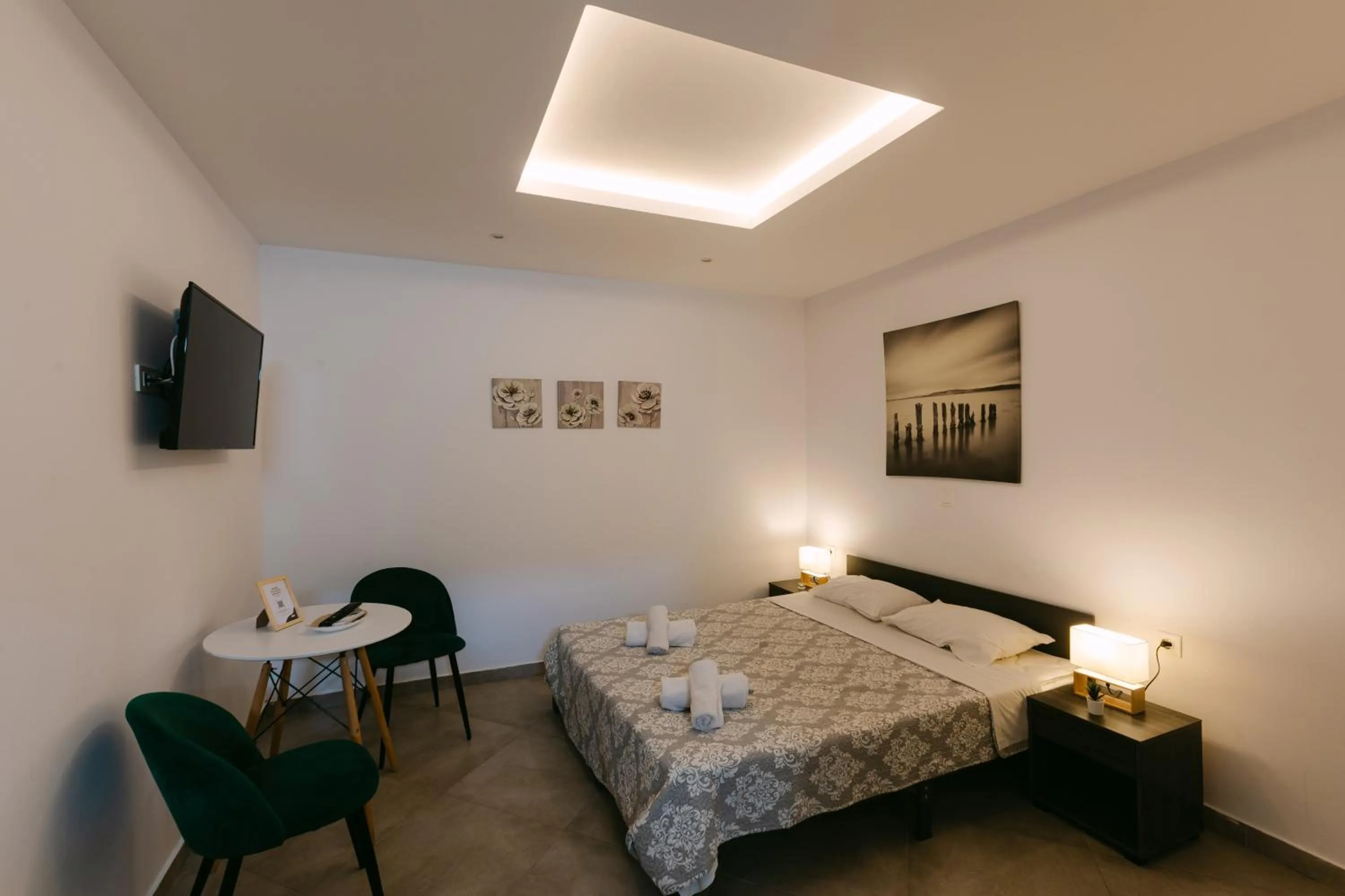 Bedroom, Bed in White Element