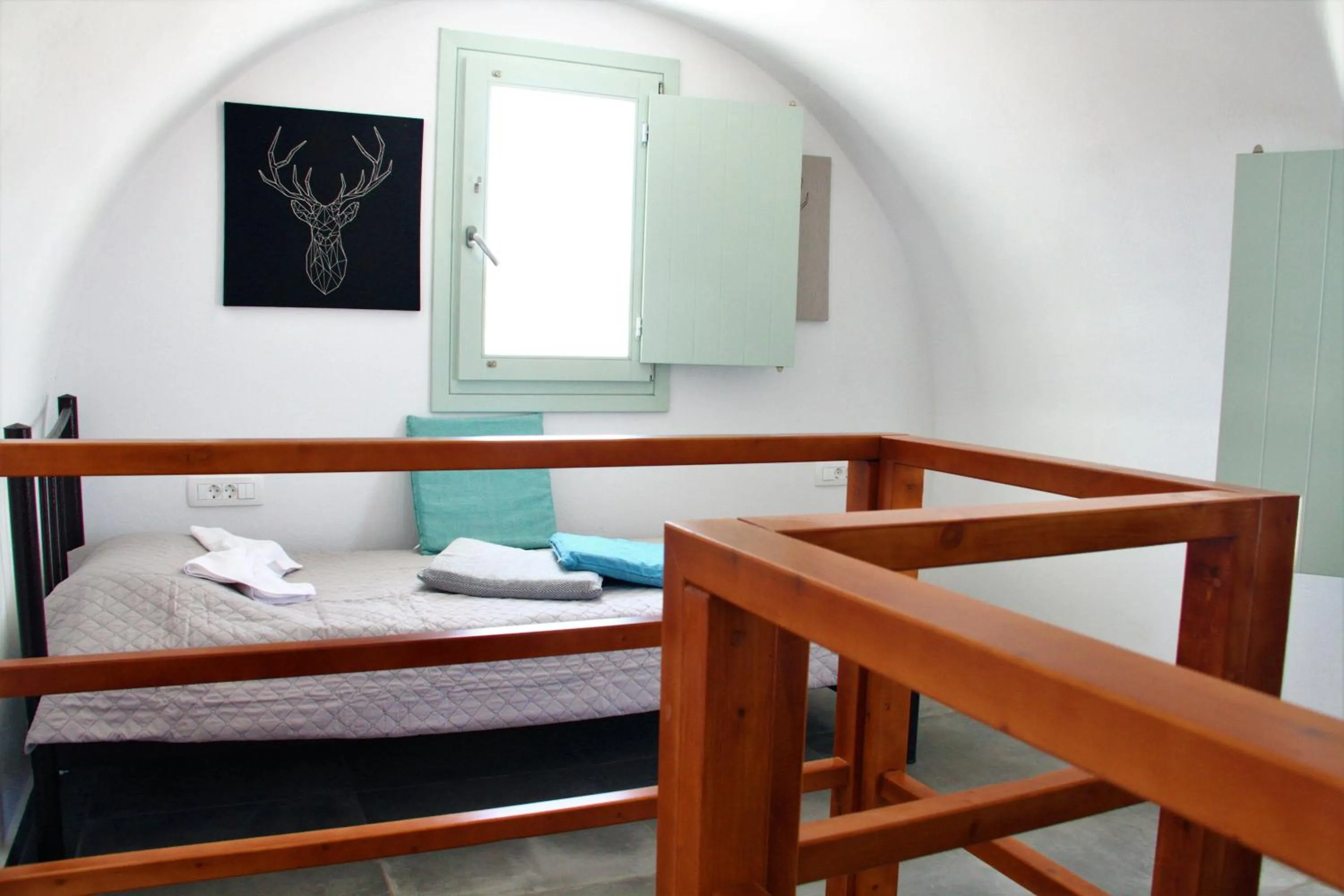 Bed in White Element