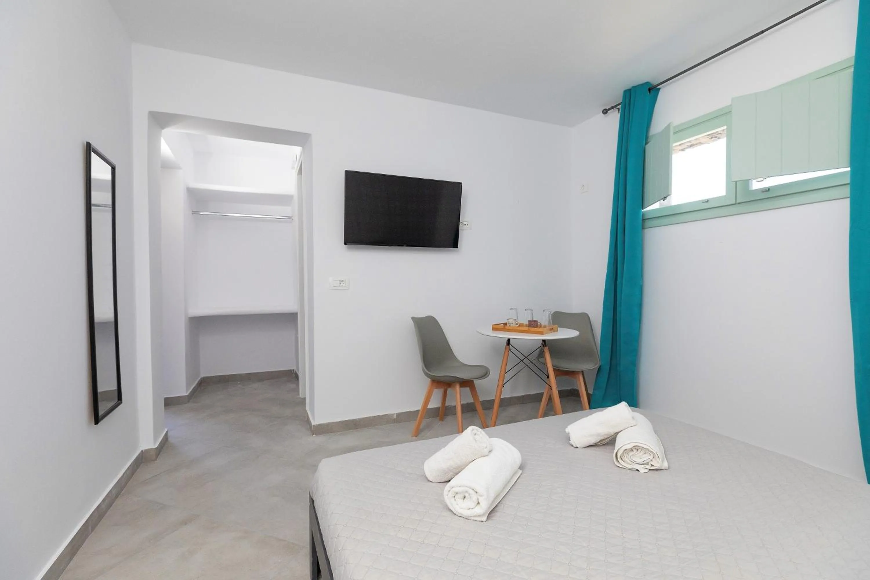 TV and multimedia, Bed in White Element