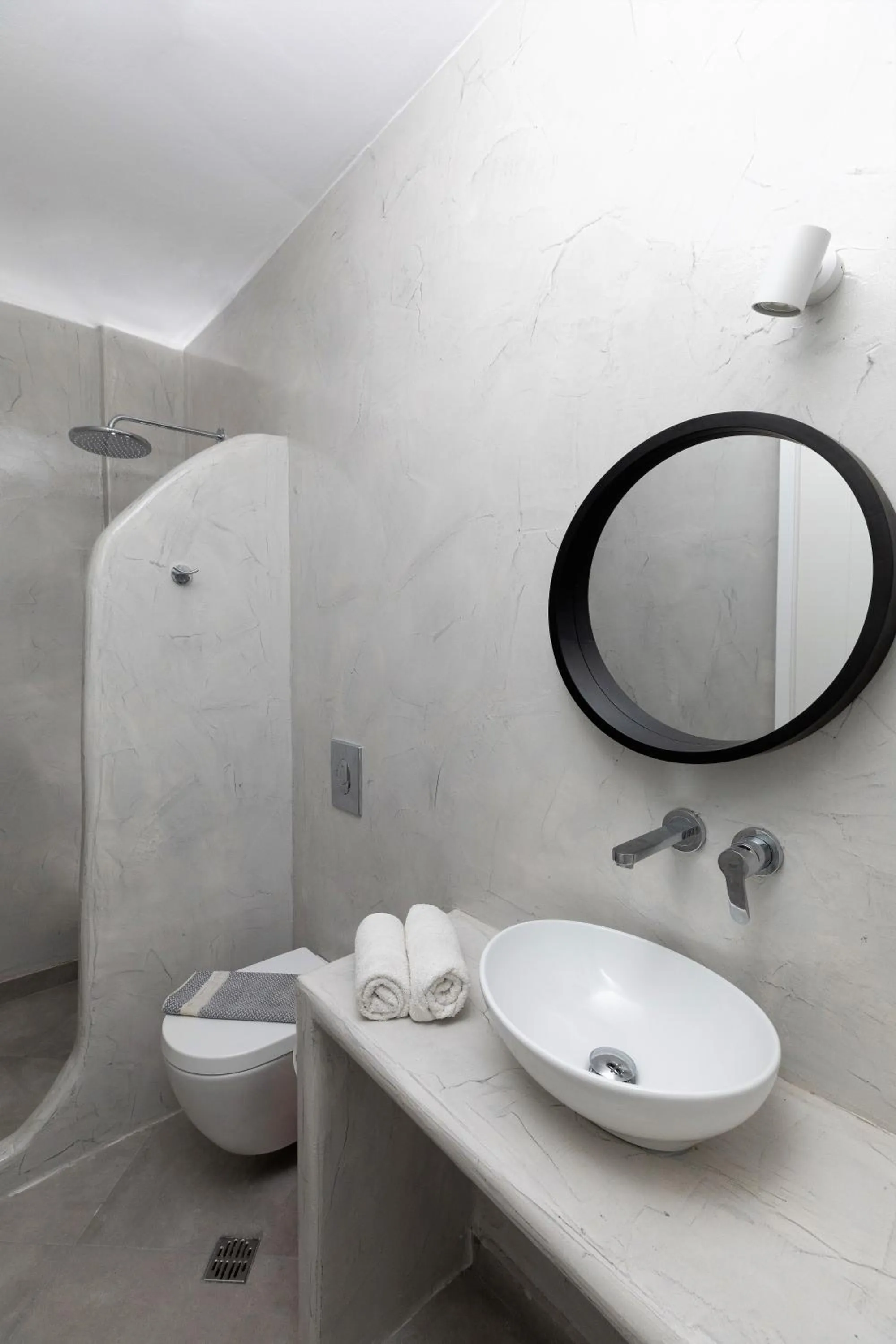 Bathroom in White Element