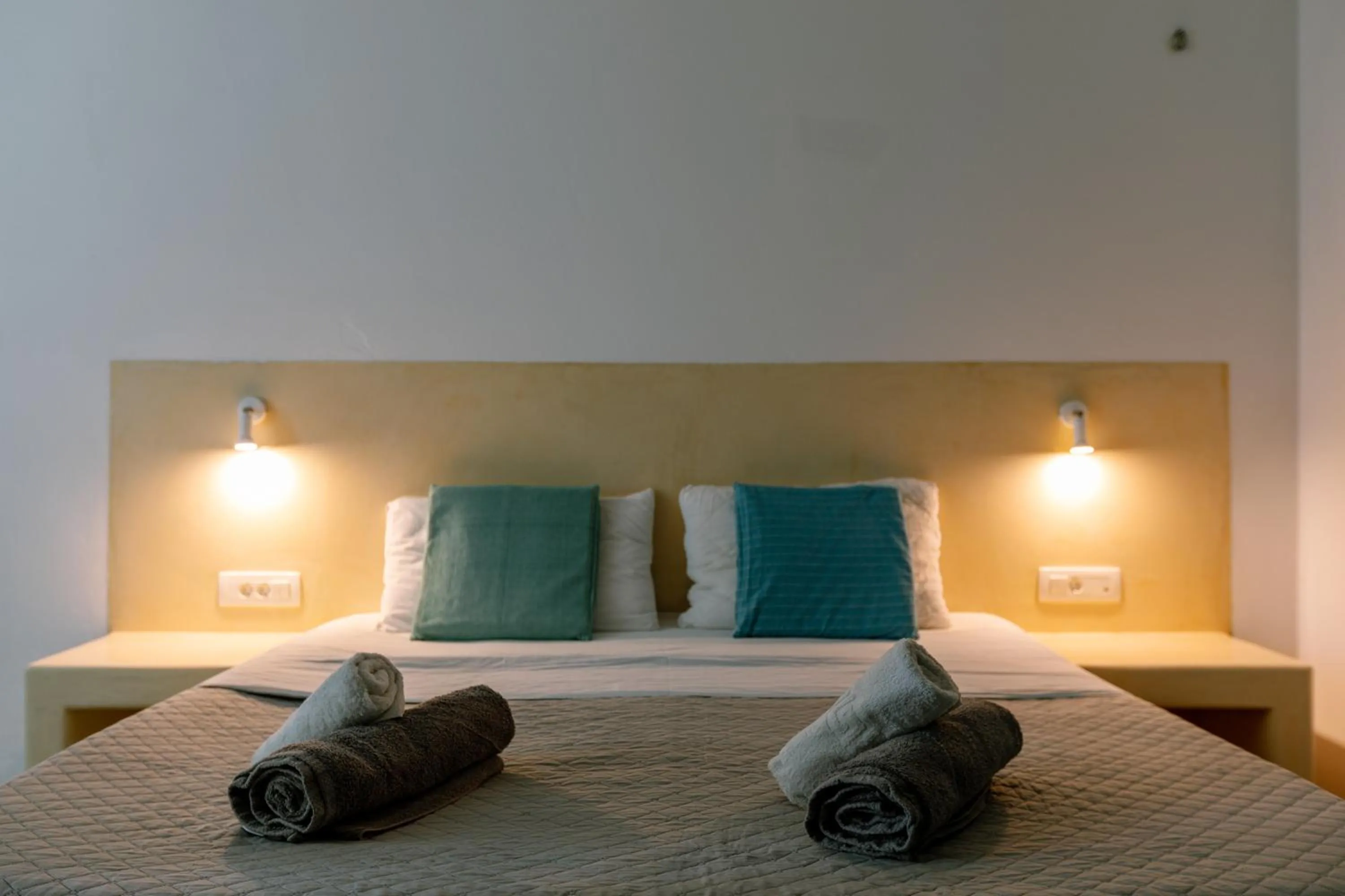 Bed in White Element