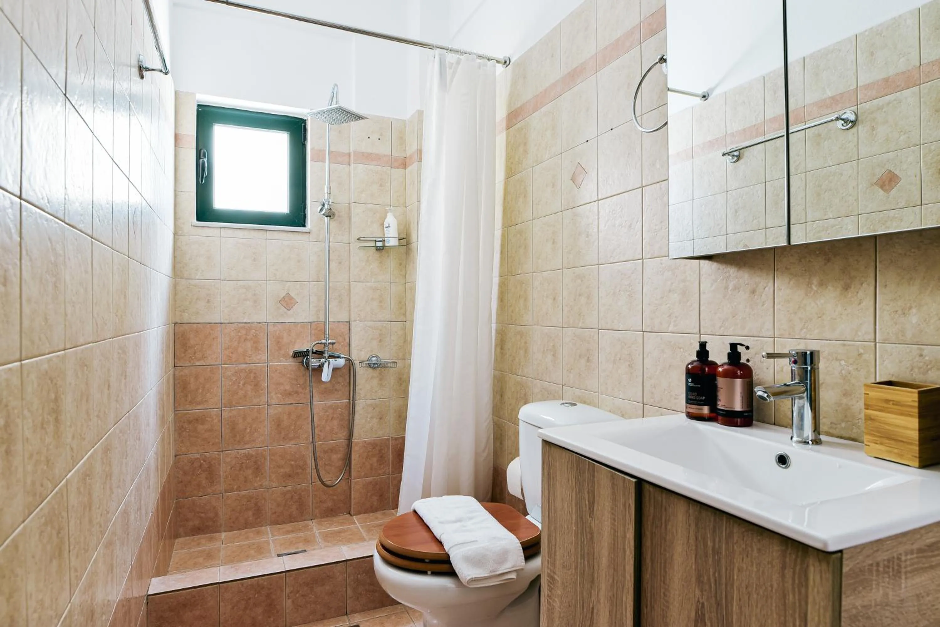 Shower in Oliva Holiday Homes