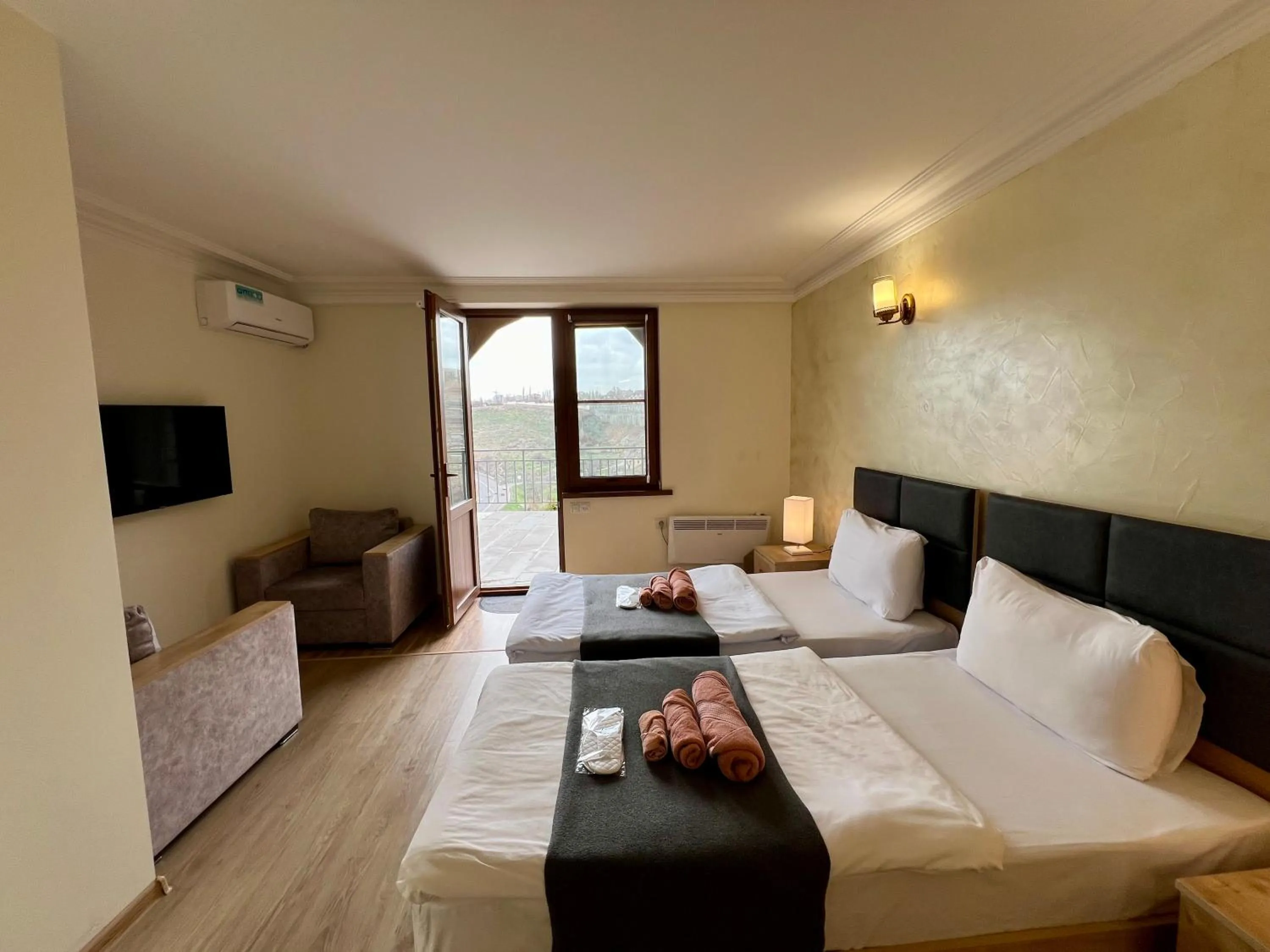 Photo of the whole room, Bed in The Hill Guesthouse