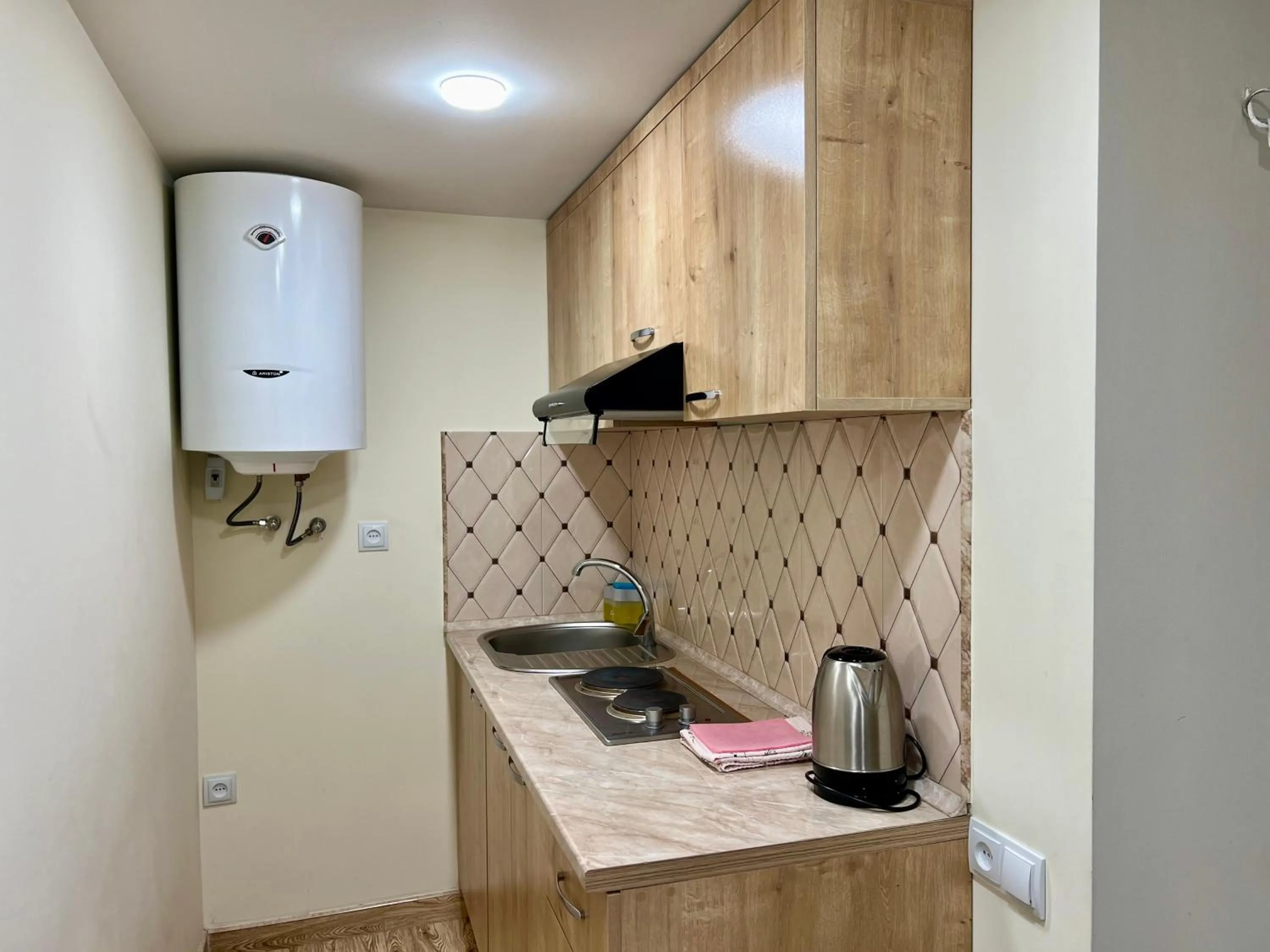 Kitchen or kitchenette in The Hill Guesthouse