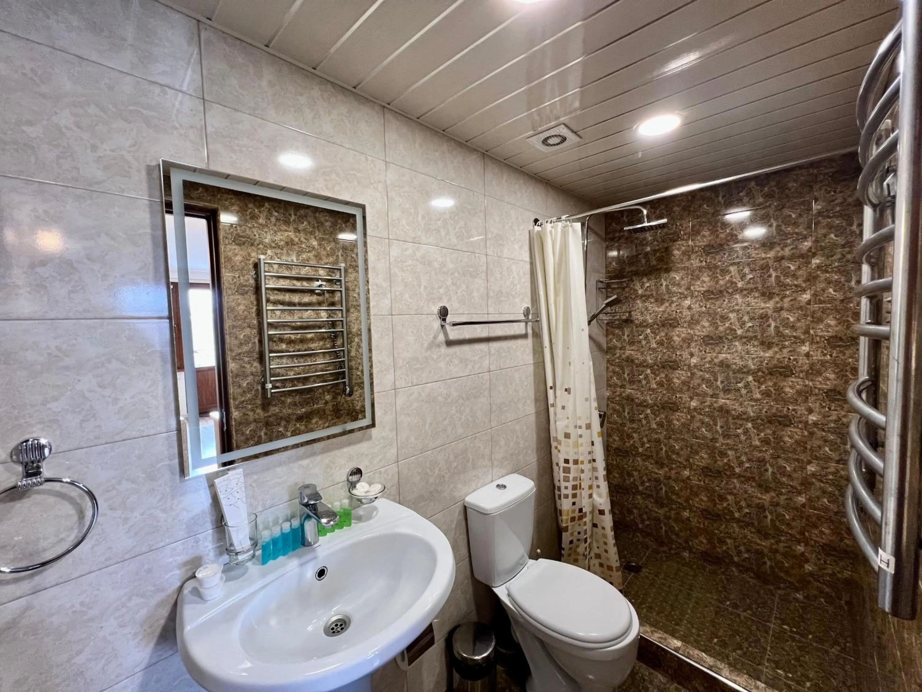 Shower in The Hill Guesthouse