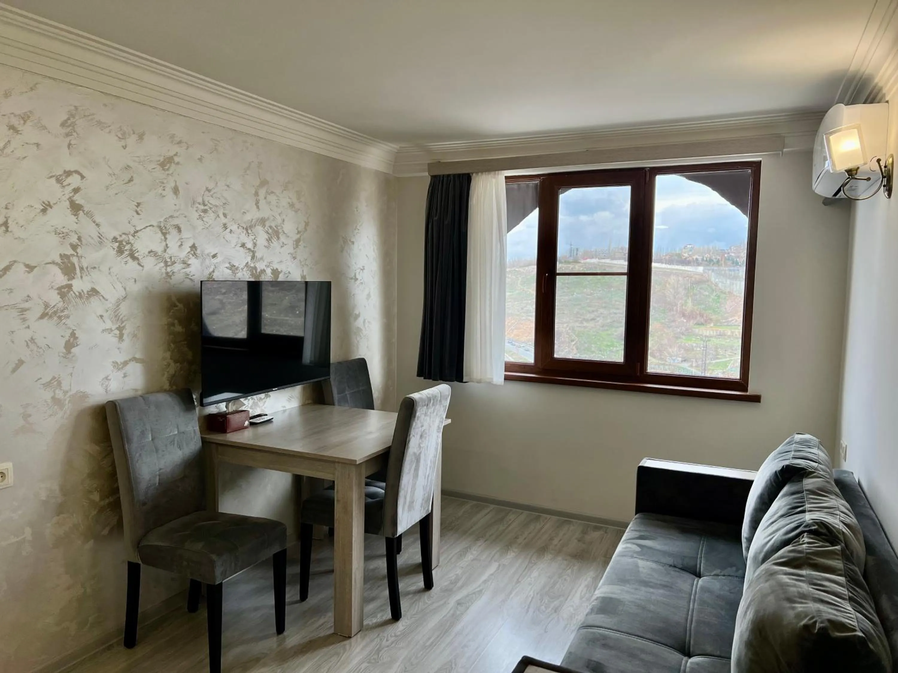 TV and multimedia in The Hill Guesthouse