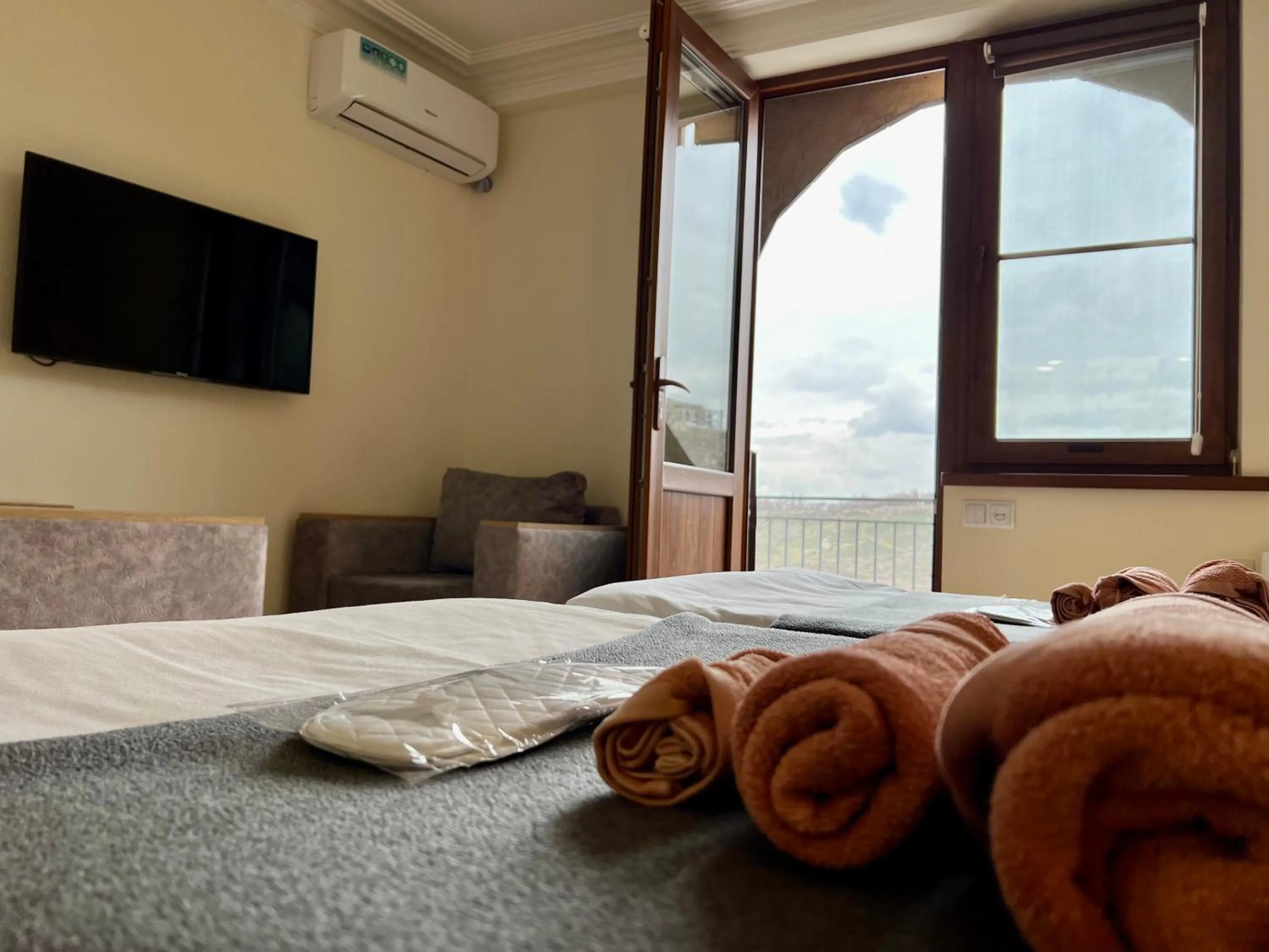 TV and multimedia, Bed in The Hill Guesthouse