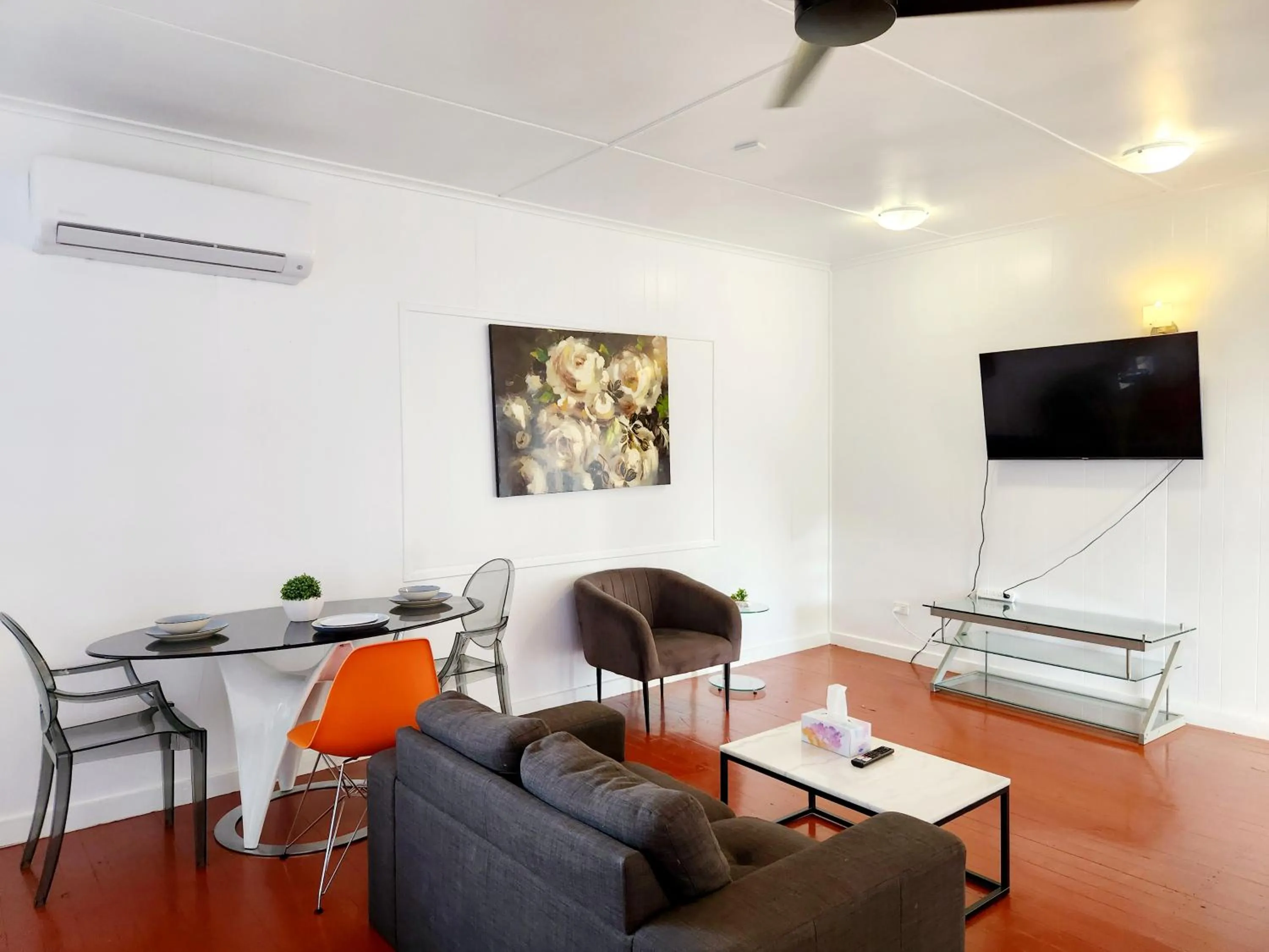 Dining area in K - Town Hotel