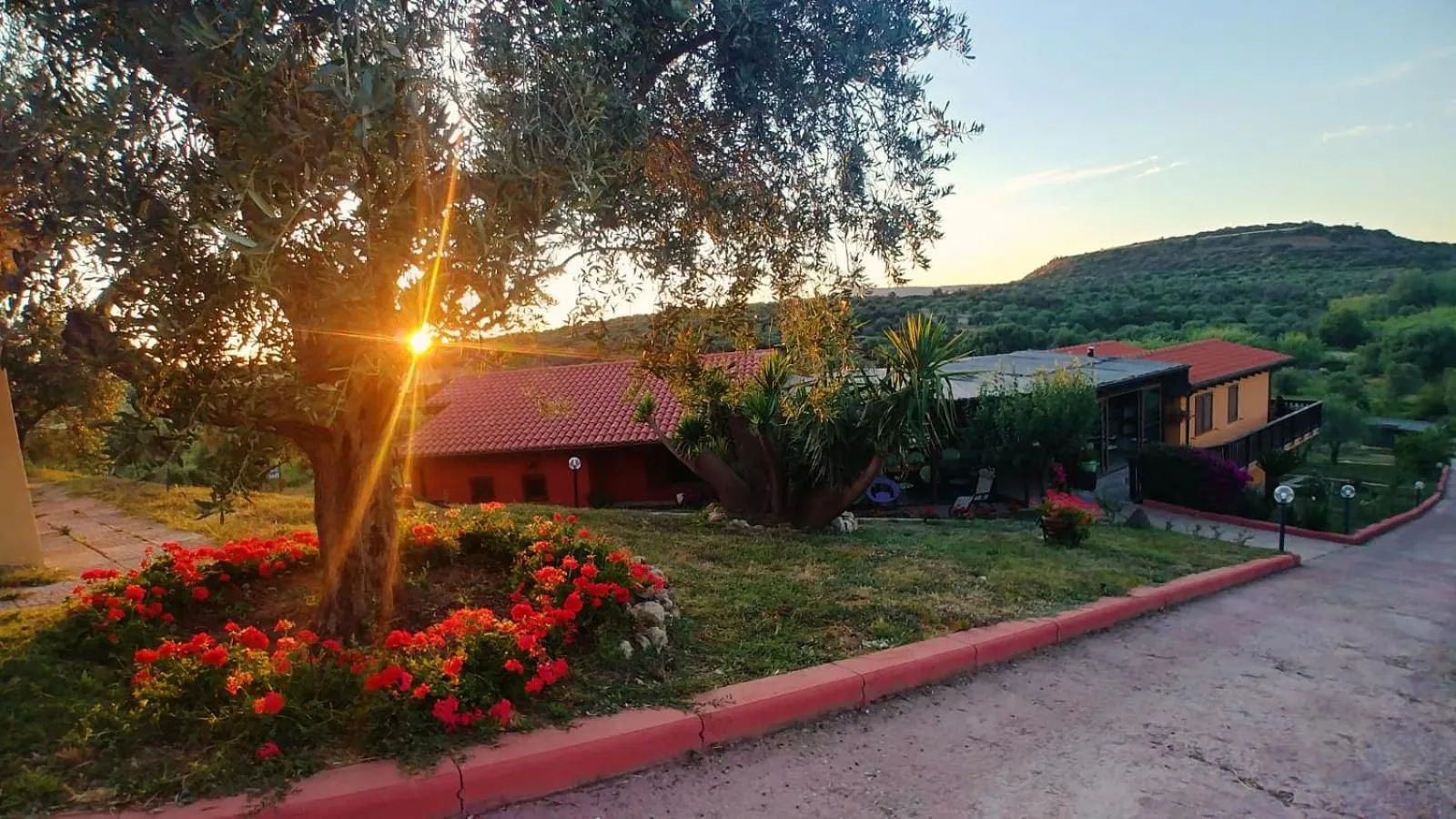 Garden in La Corte degli Ulivi - Albergo Rurale