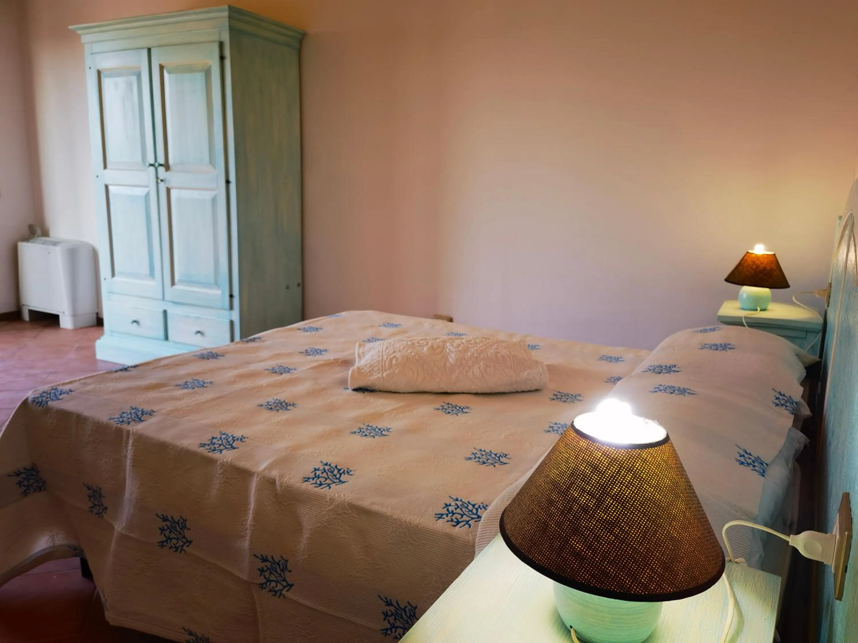 Bed in La Corte degli Ulivi - Albergo Rurale