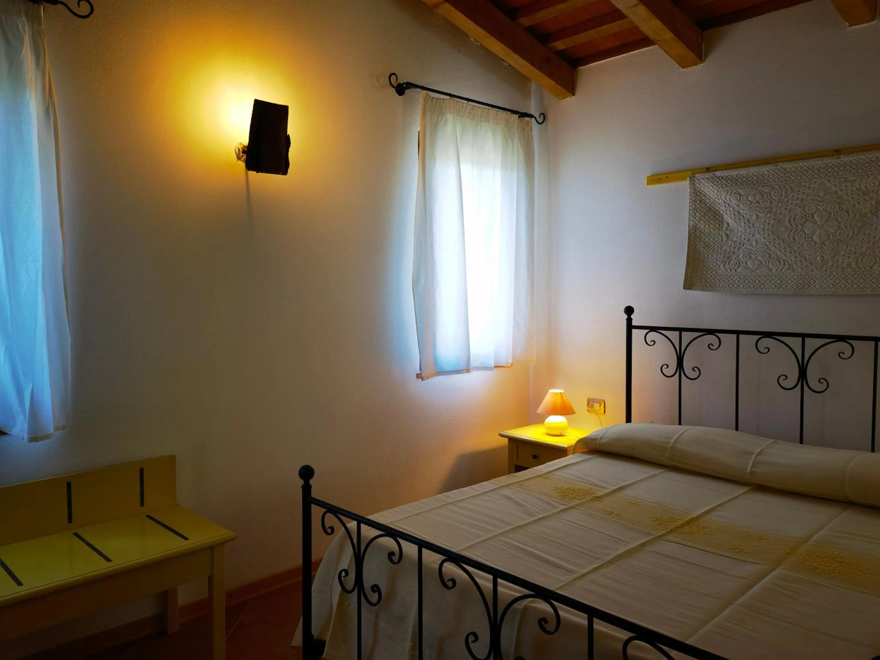 Bed in La Corte degli Ulivi - Albergo Rurale