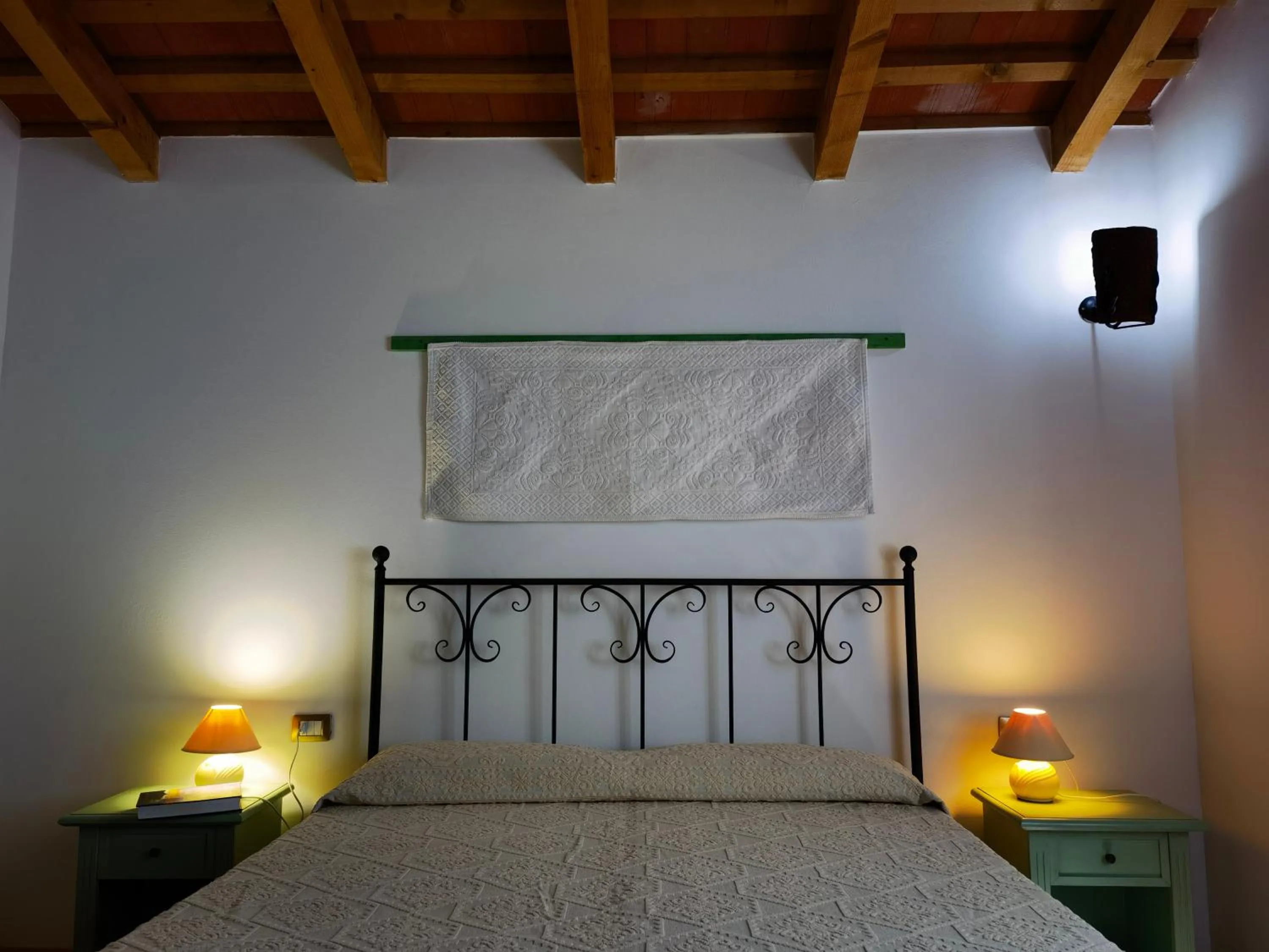 Bed in La Corte degli Ulivi - Albergo Rurale