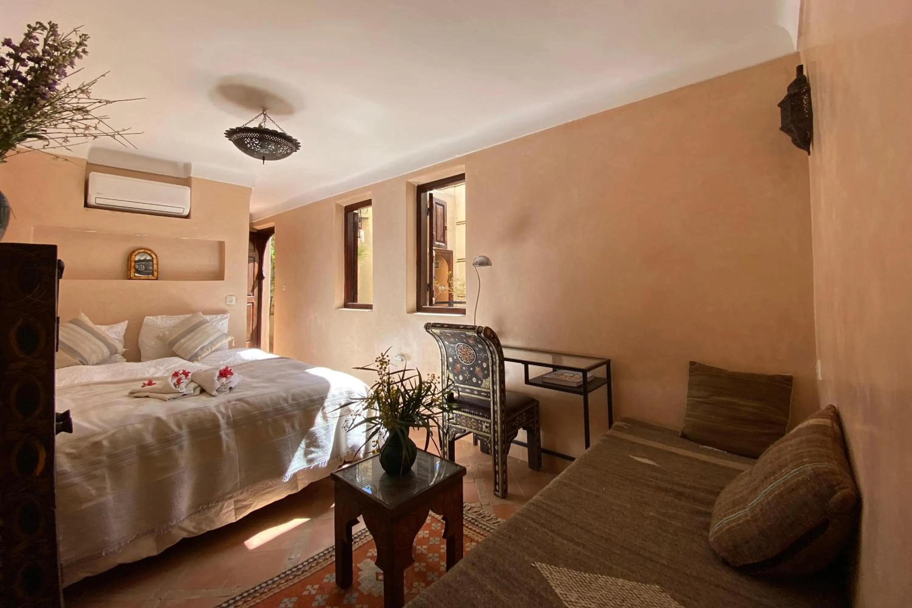 Photo of the whole room, Bed in Riad Of The Storks