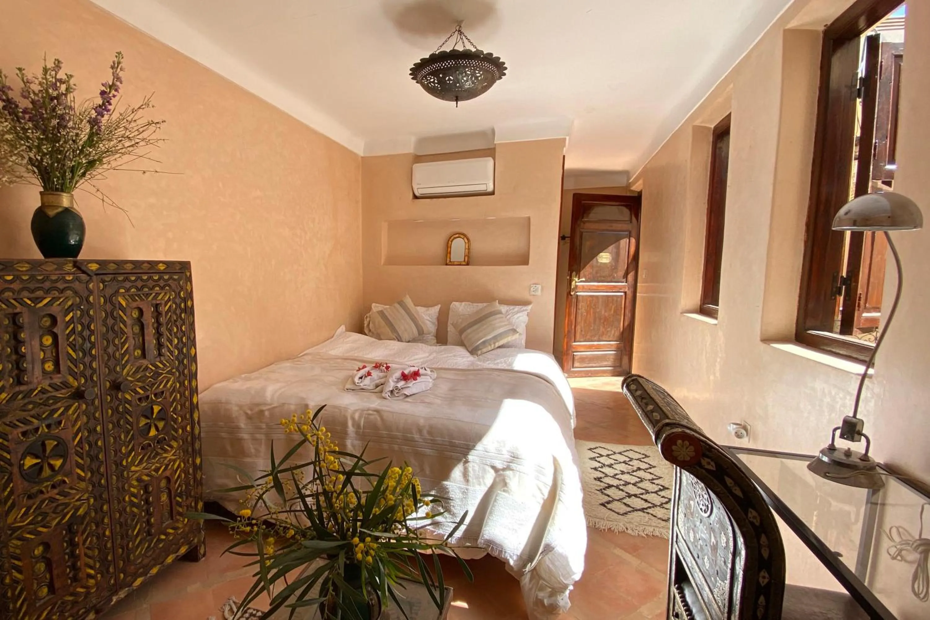 Photo of the whole room, Bed in Riad Of The Storks