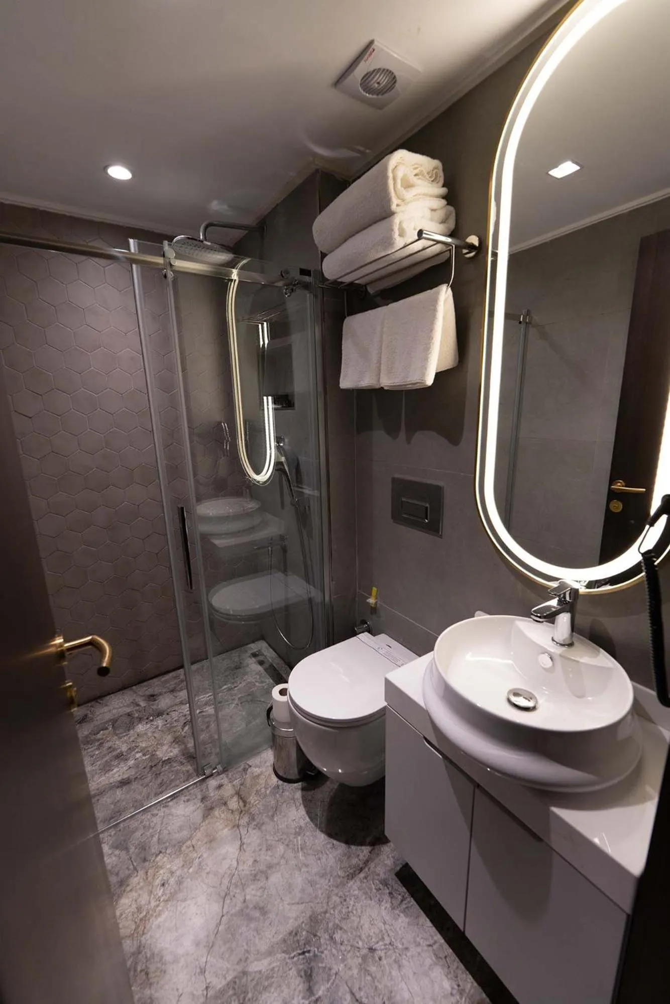 Shower in Costera Hotel