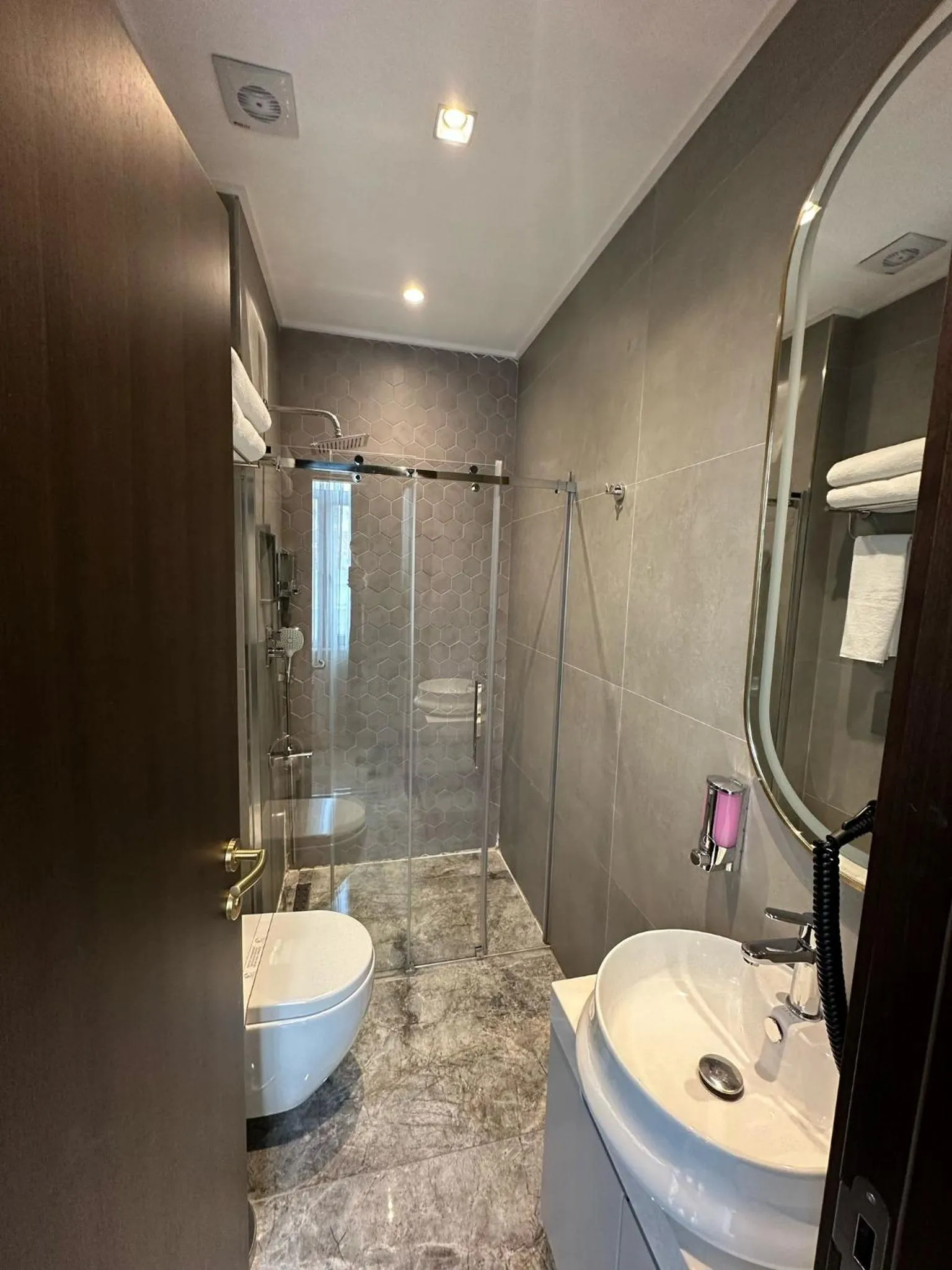 Shower in Costera Hotel