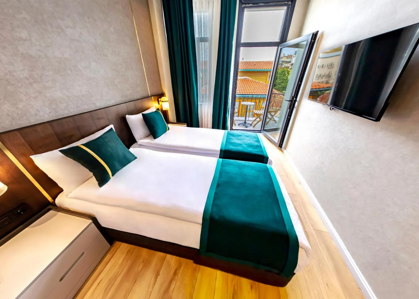 Balcony/Terrace, Bed in Costera Hotel