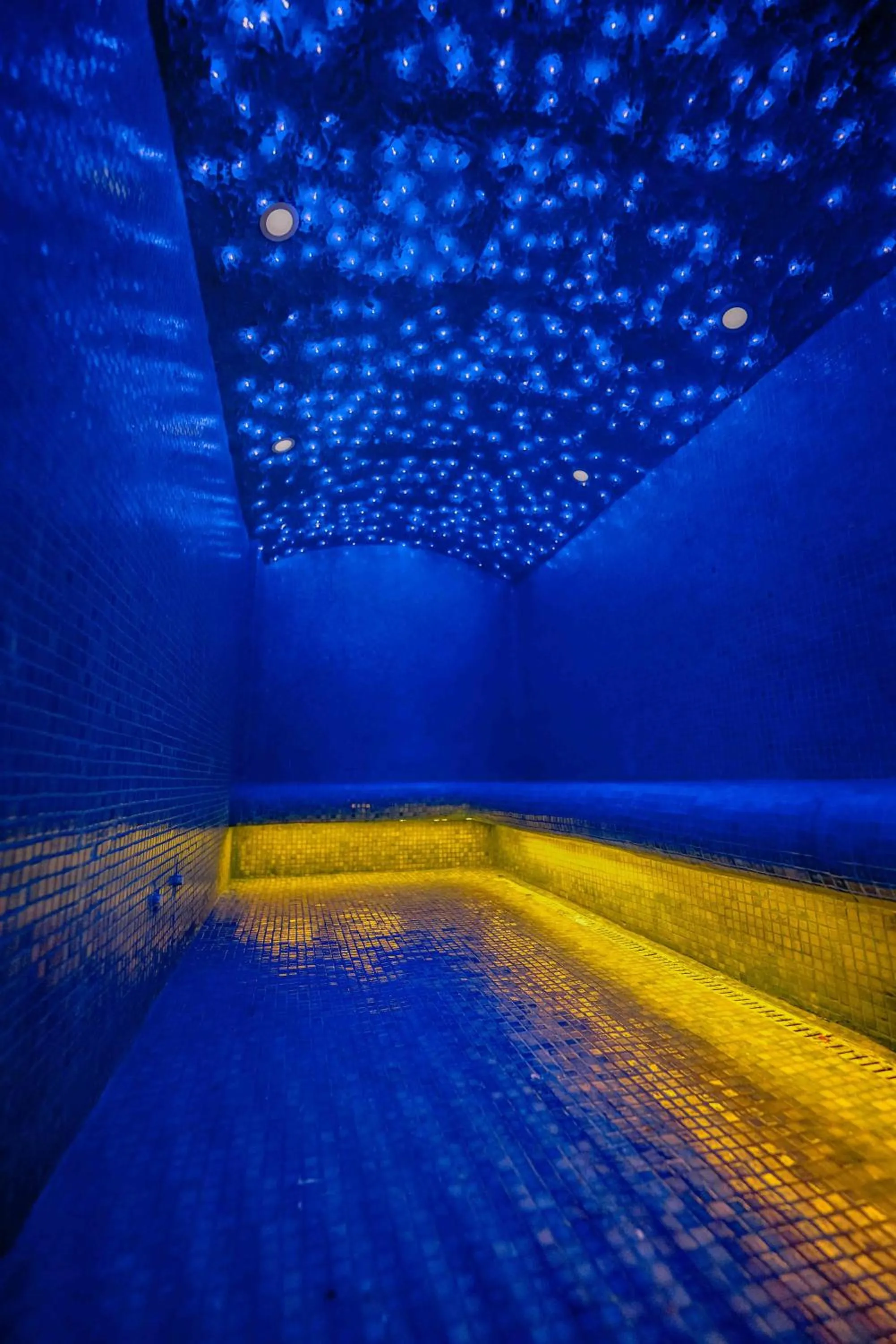 Steam room in Costera Hotel
