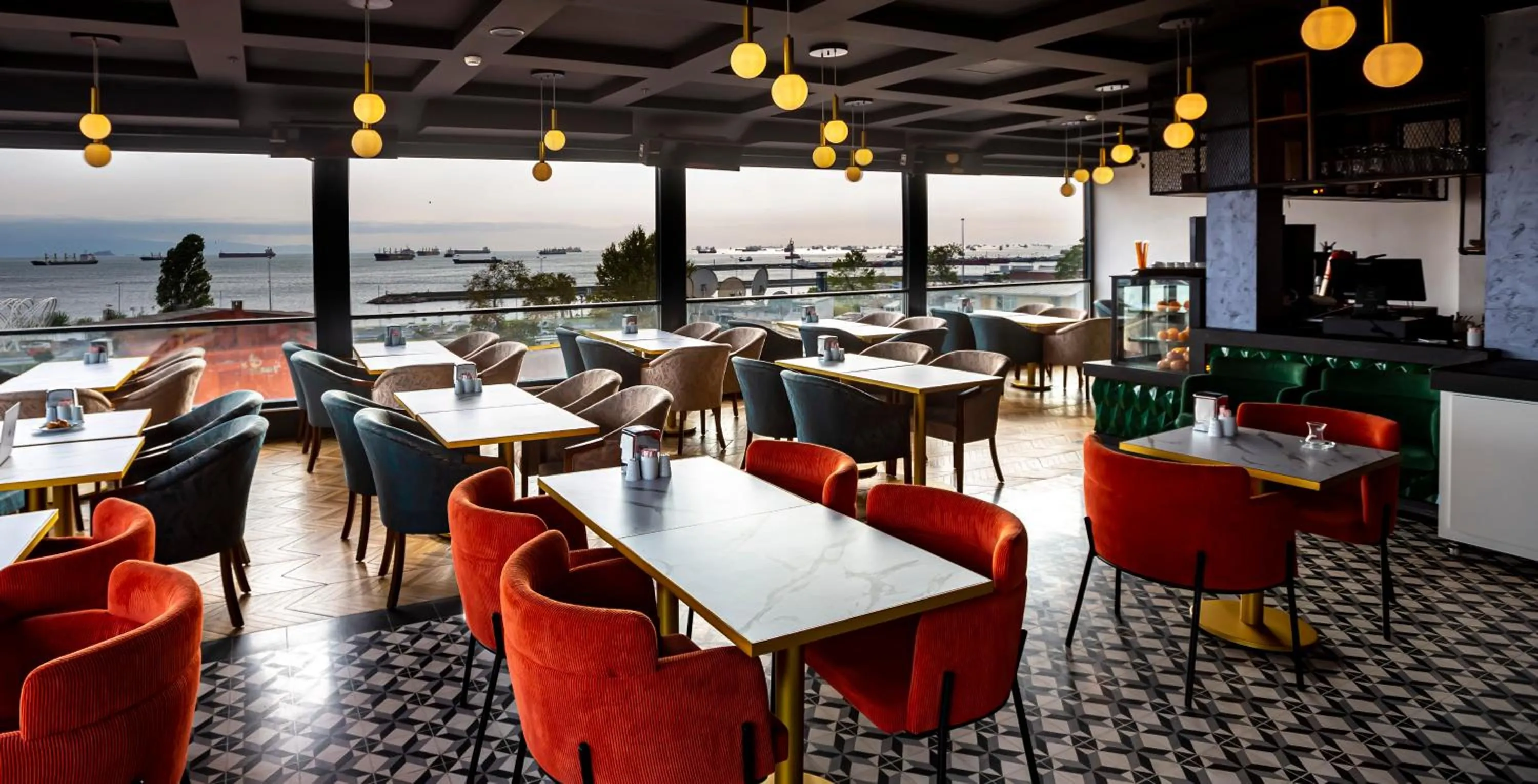 Restaurant/places to eat in Costera Hotel