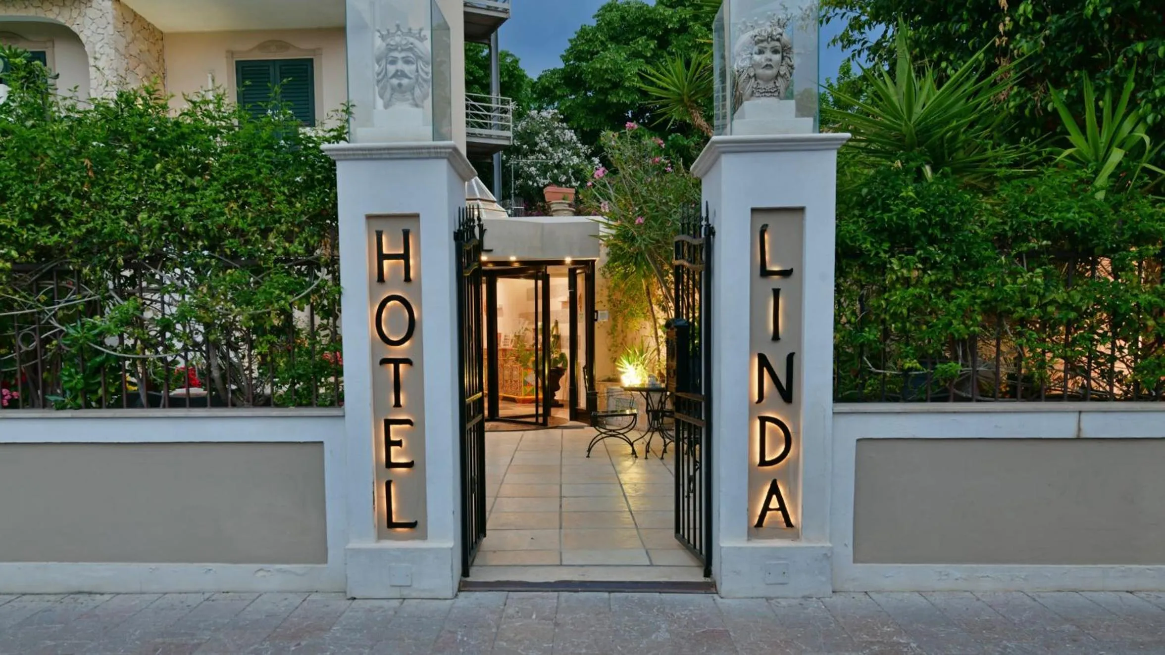 Facade/entrance in Hotel & Apartments Villa Linda