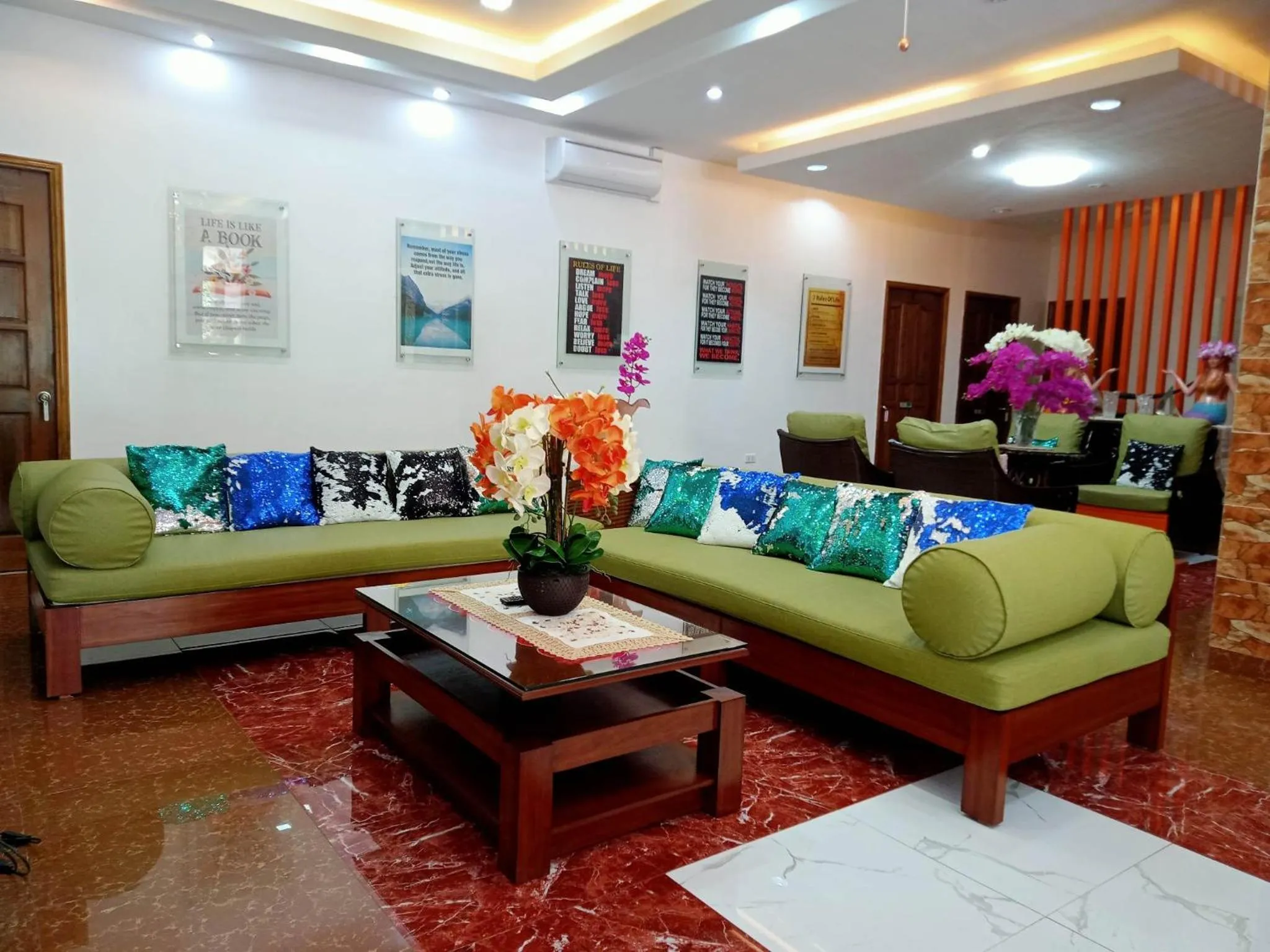 Communal lounge/ TV room in PMG Islandscape Resort