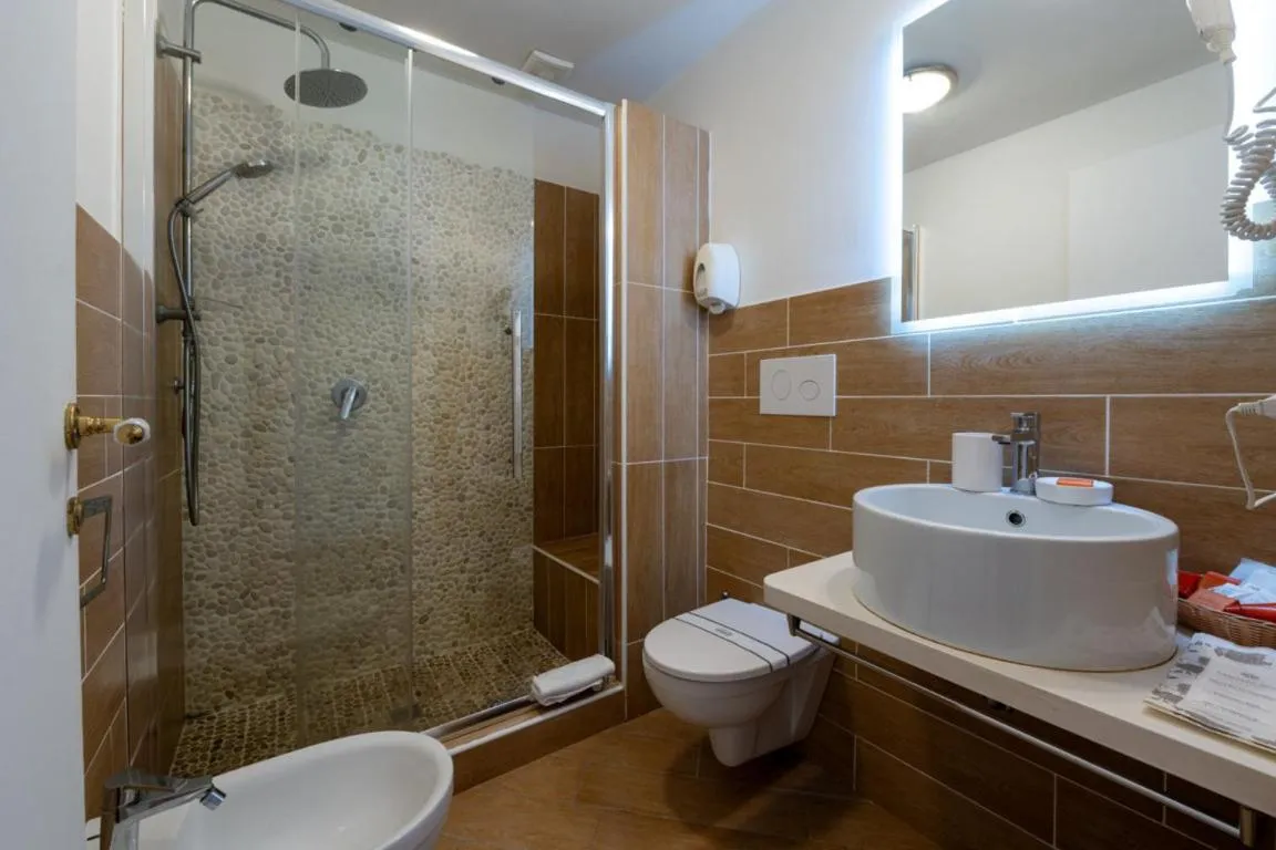 Shower in Hotel Palau