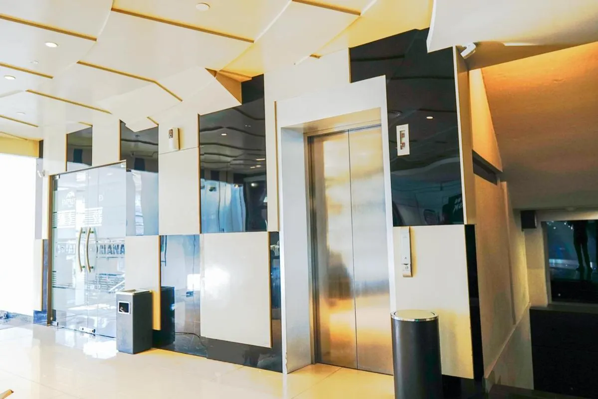 Empress Hotel Makassar City Center by LIFE