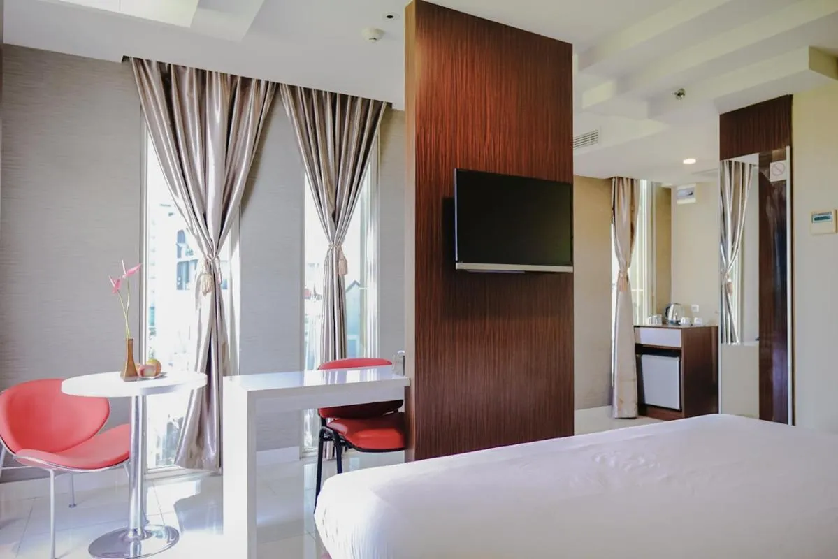 Bed in Empress Hotel Makassar City Center by LIFE