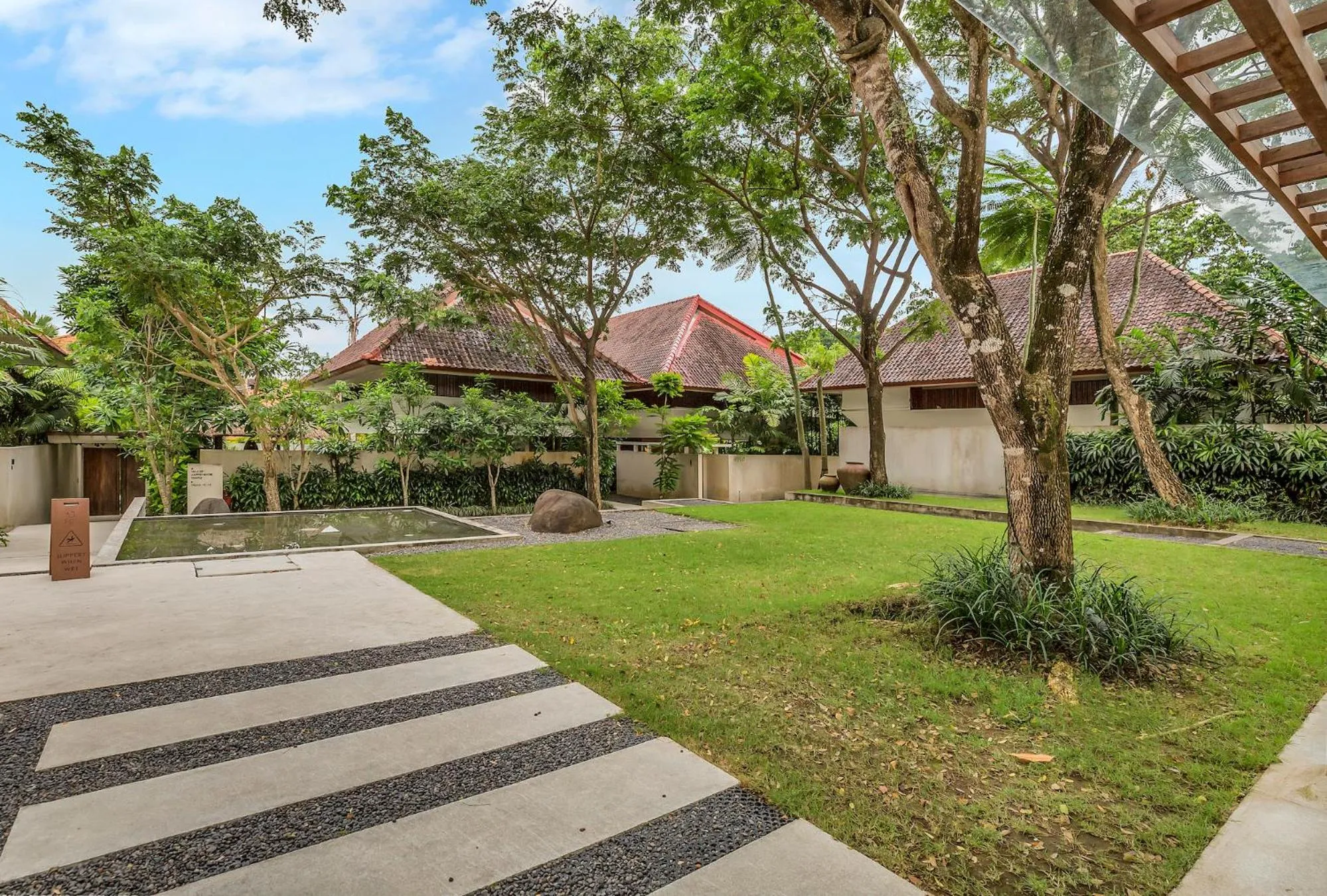 Garden in Bisma Eight Villas