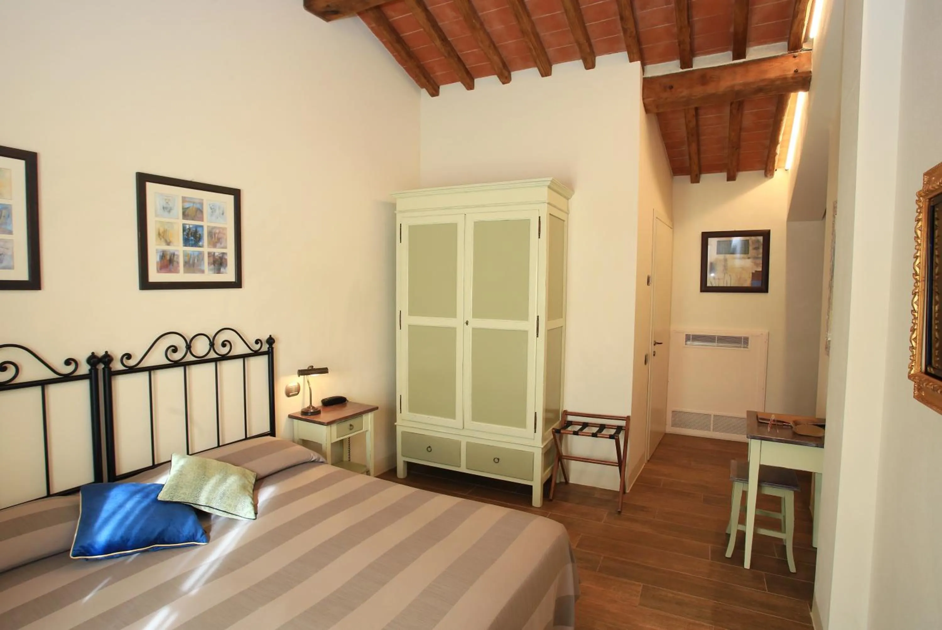 Photo of the whole room, Bed in Molino Di Foci