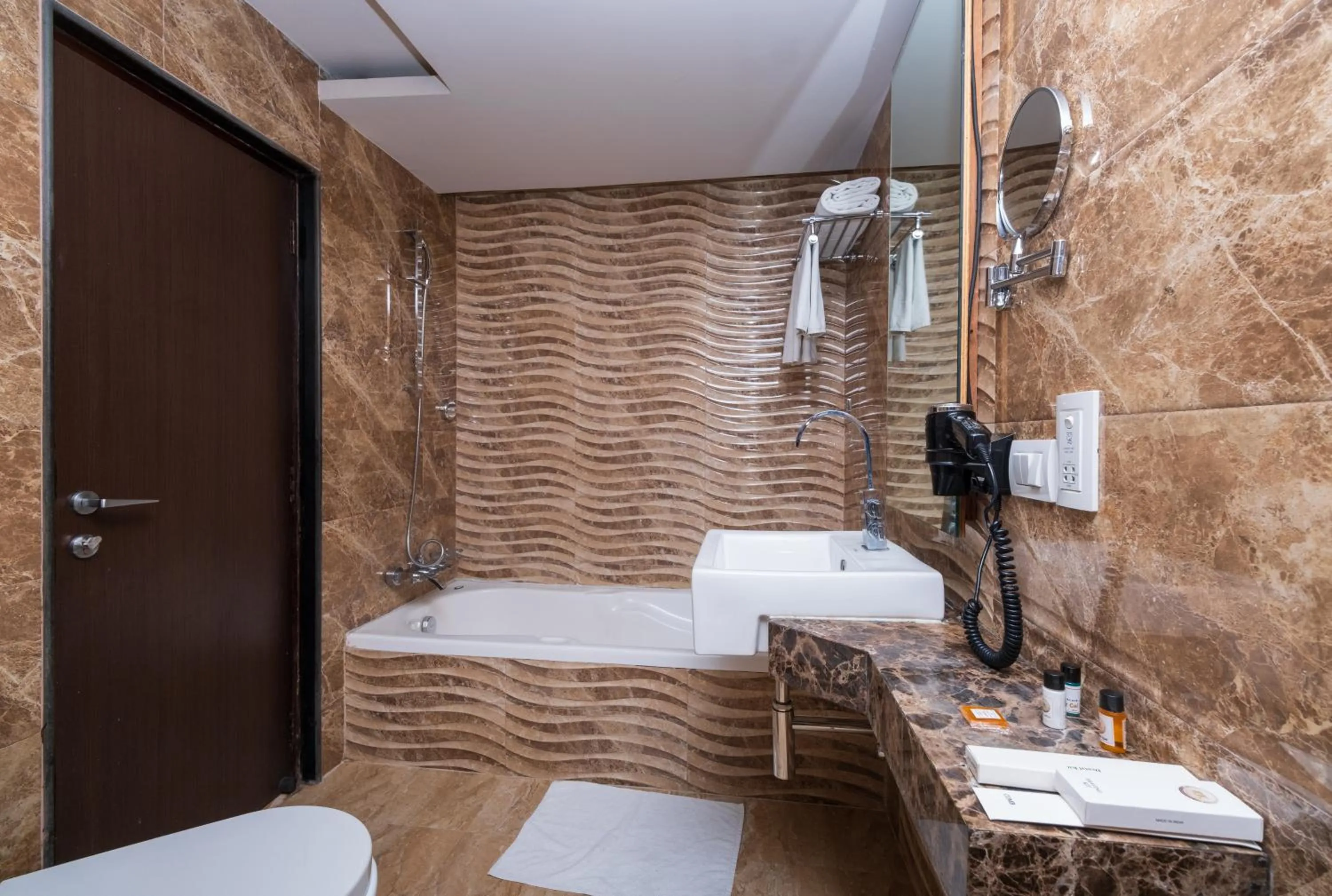 Shower in Mahabir Palace