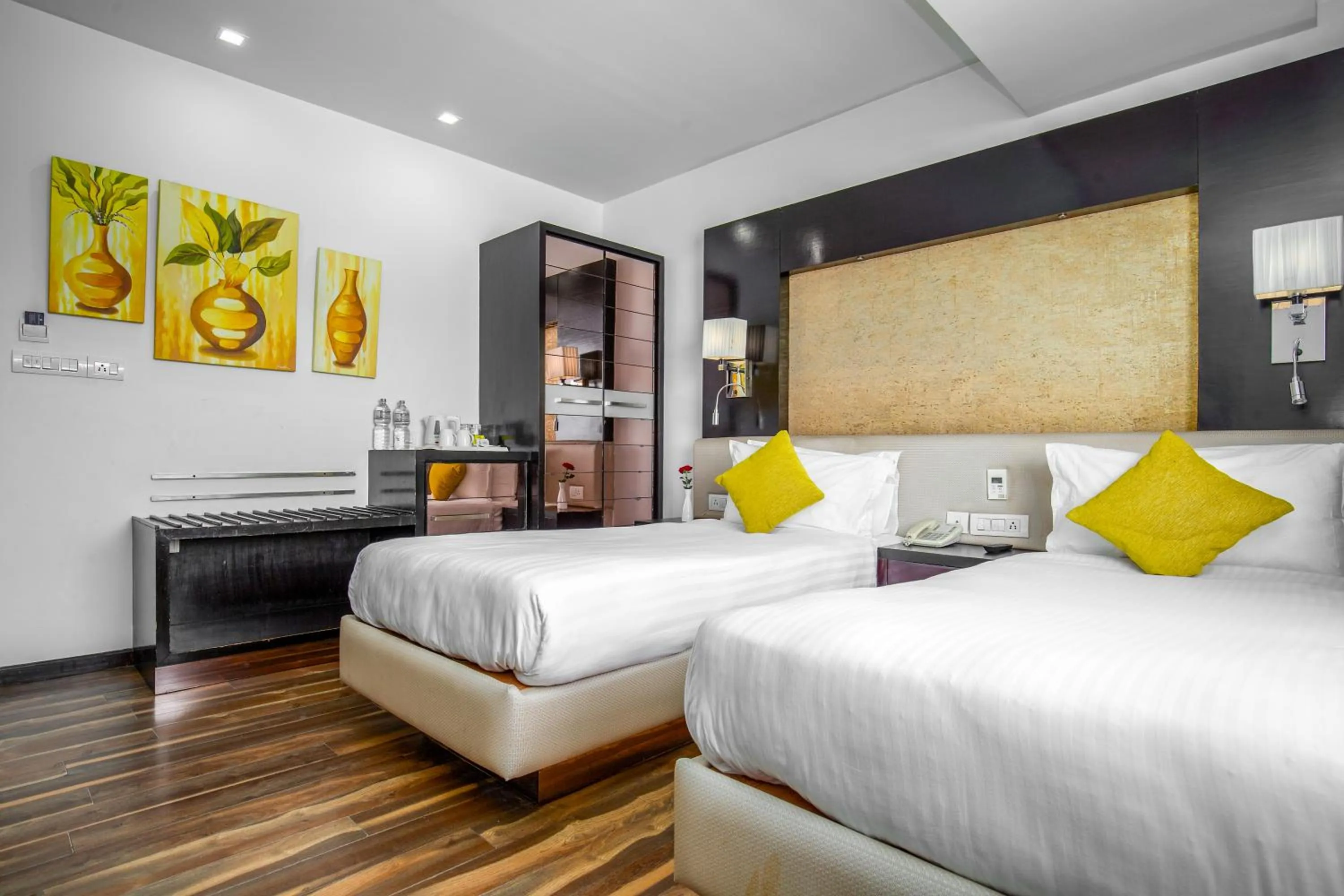 Photo of the whole room, Bed in Mahabir Palace